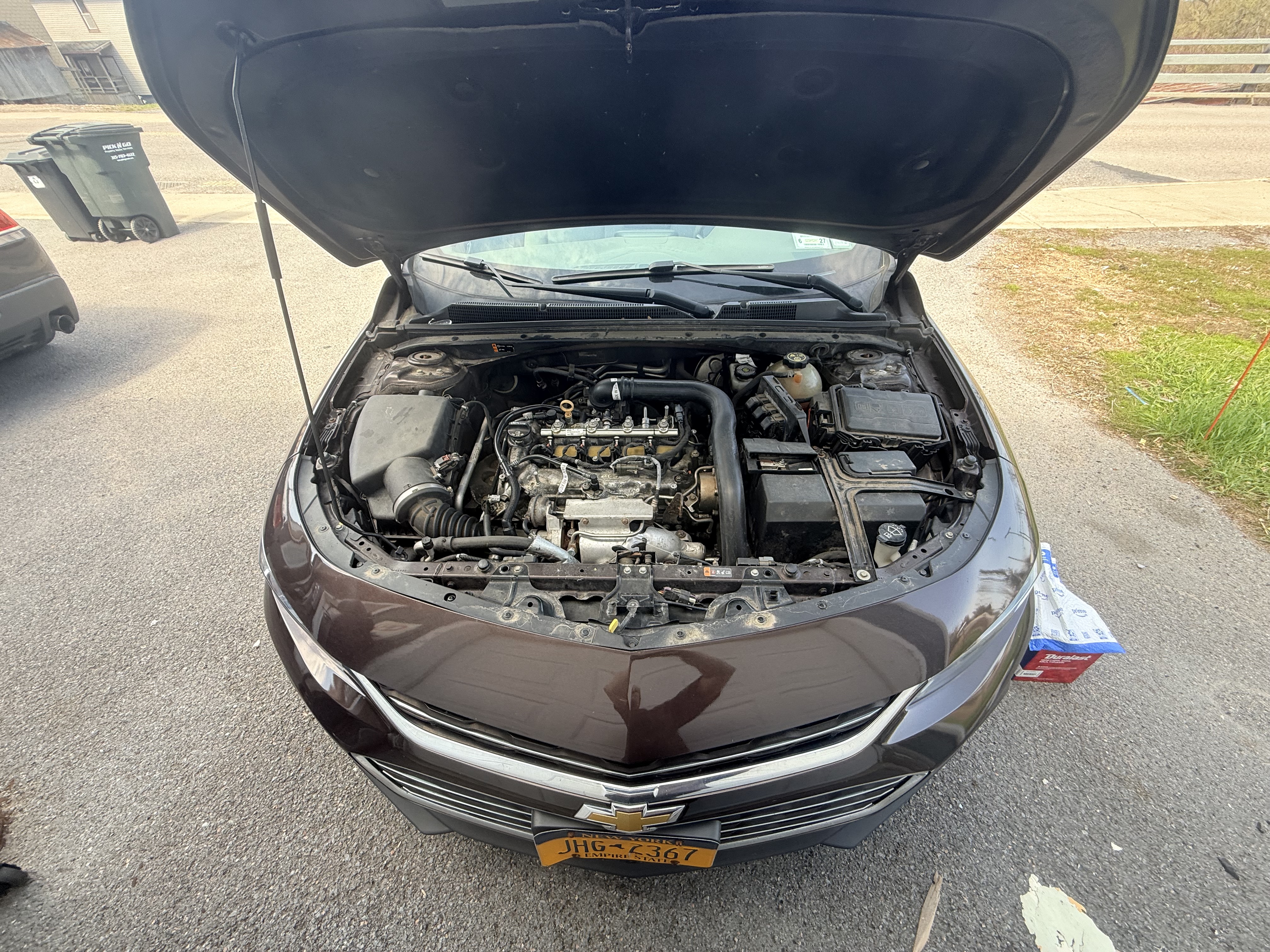 Fuel rail and ignition coils on a 4-cylinder engine