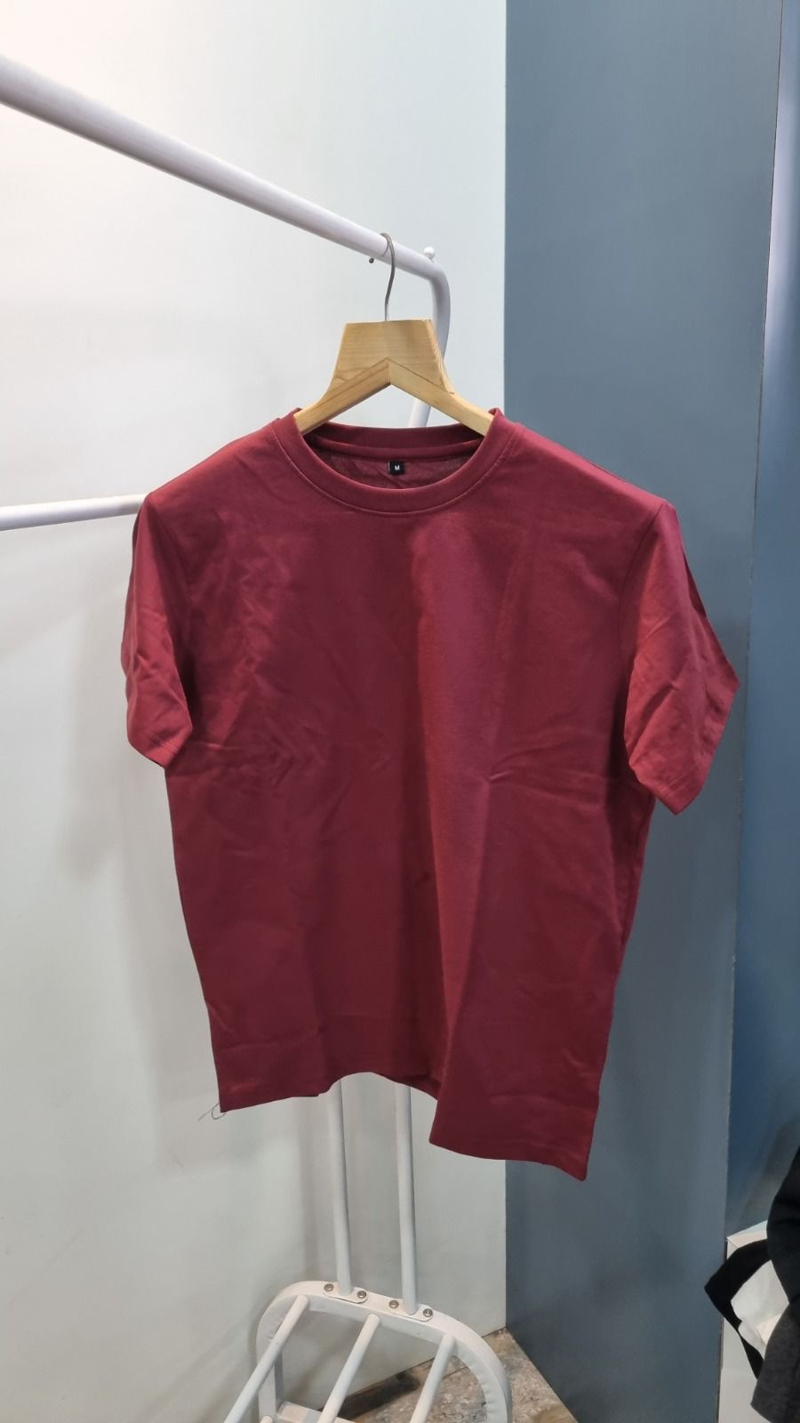 Cotton round-neck t-shirt in Maroon