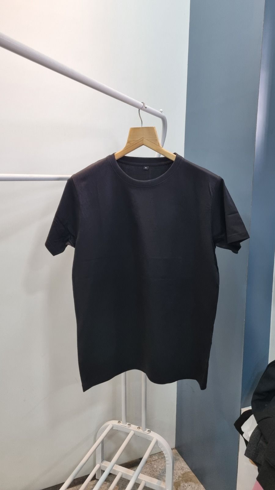 Cotton round-neck t-shirt in Black