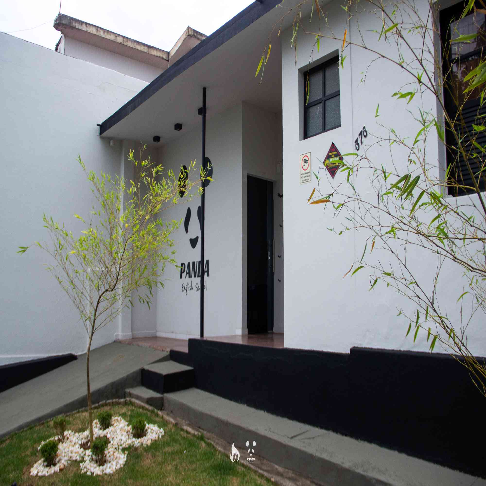 Fachada da Panda English School