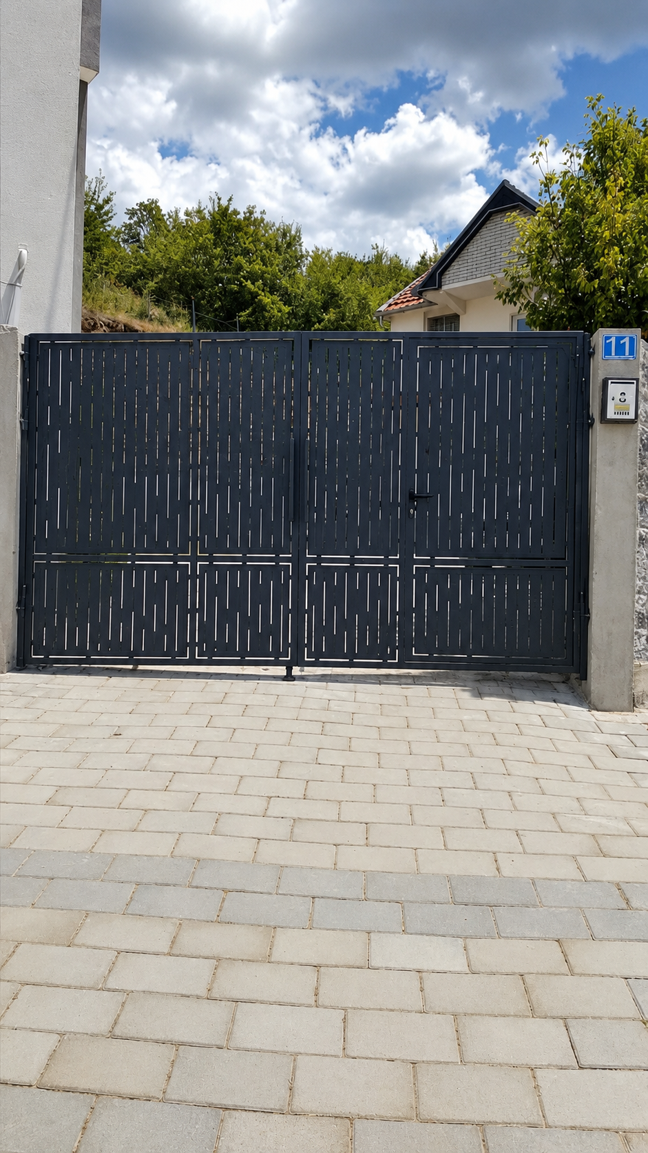 Portail aluminium — pose en cours