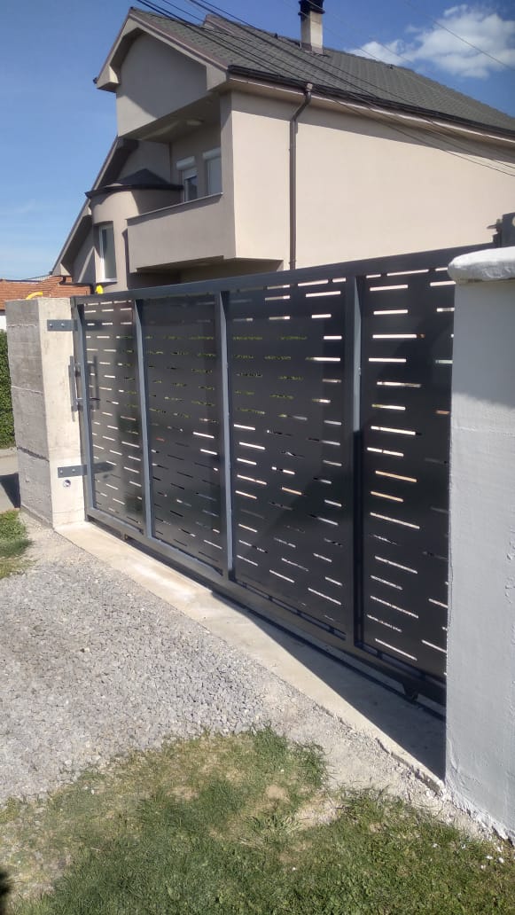 Portail battant 4 vantaux design