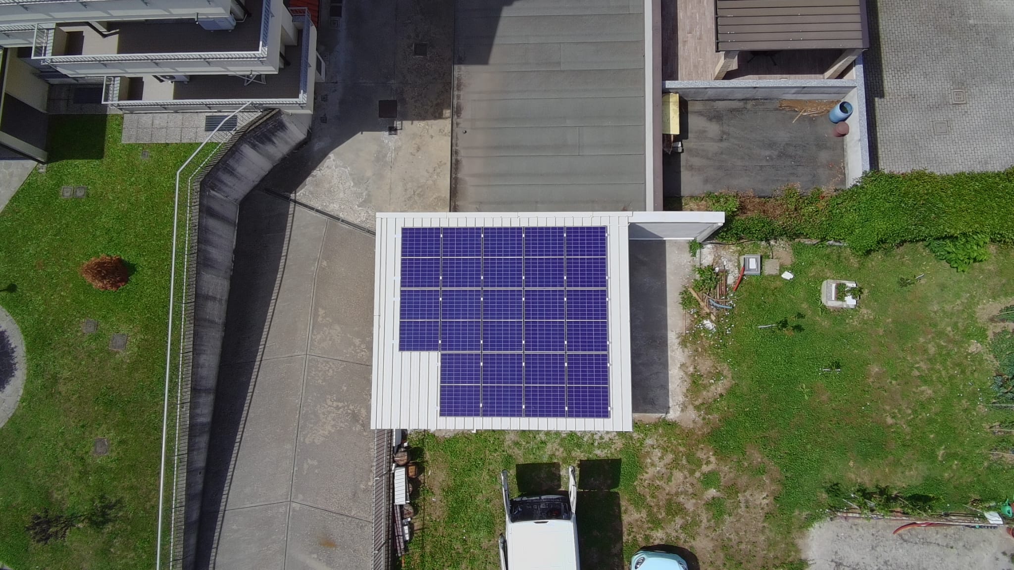 Tetto industriale con fotovoltaico