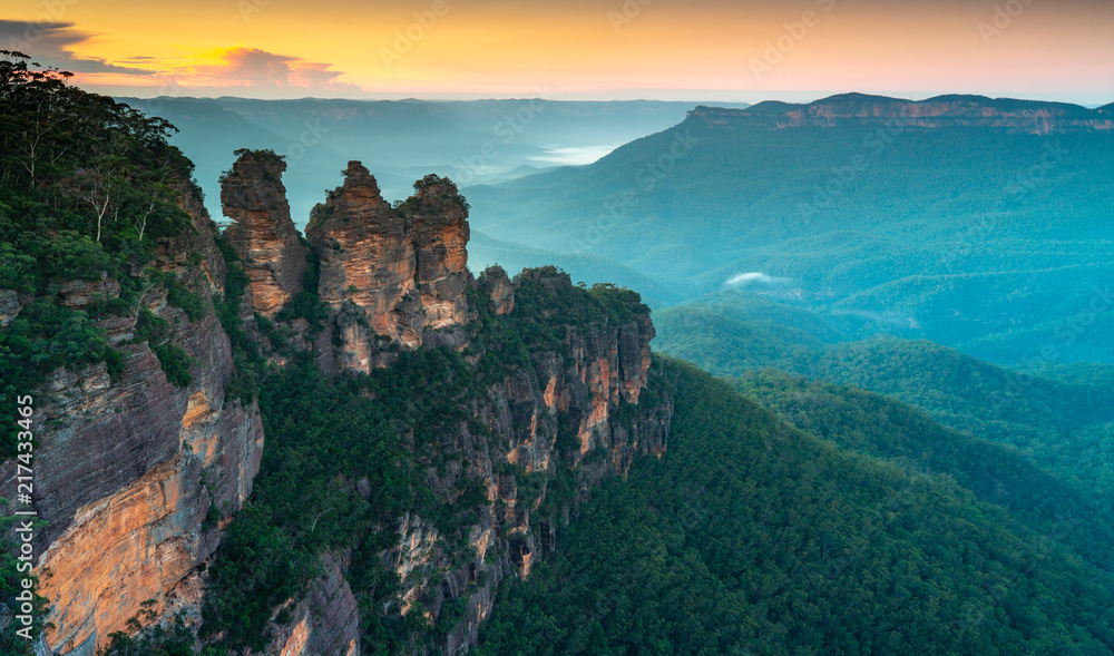 Three Sisters at sunrise, Blue Mountains