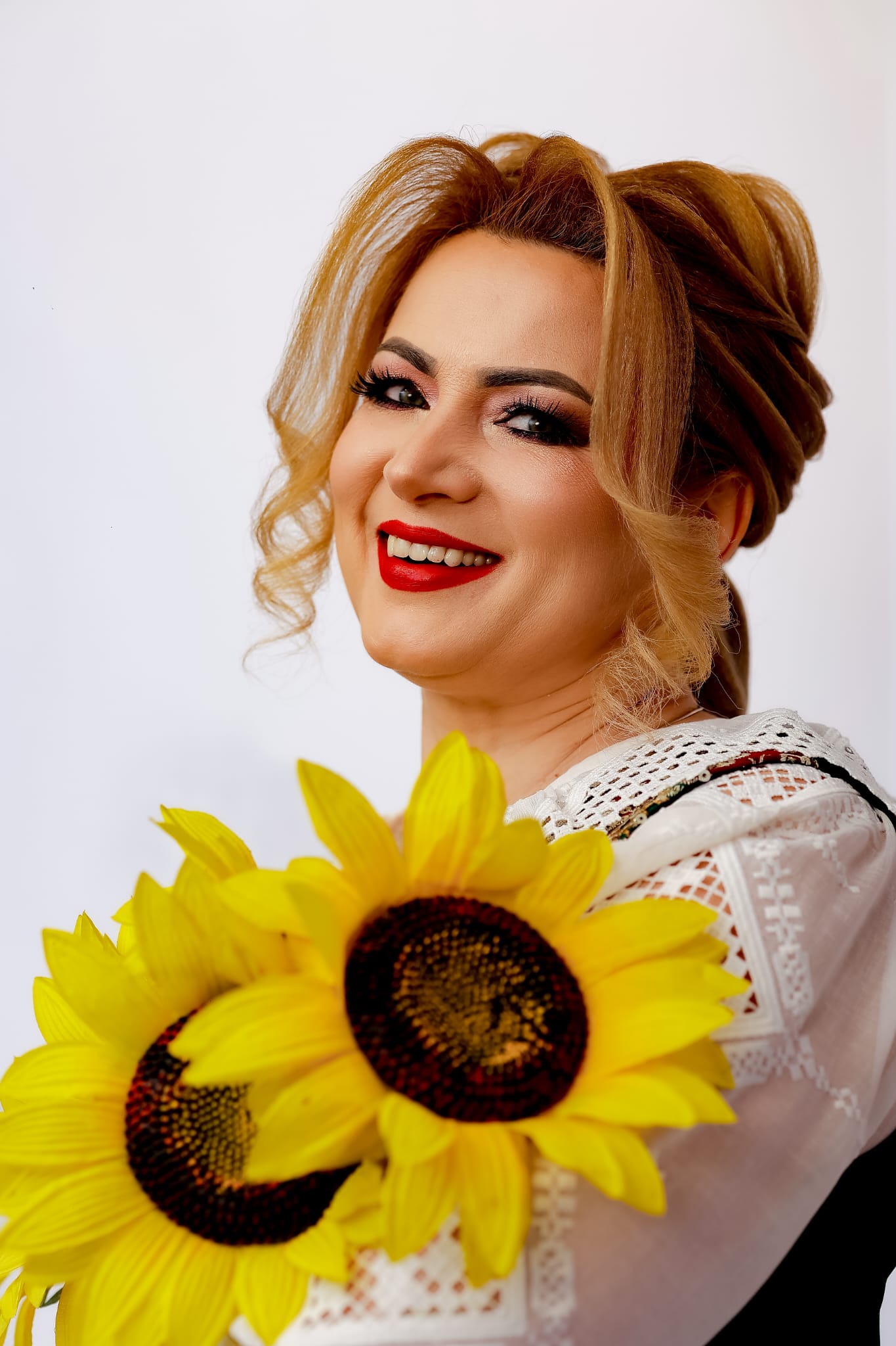 Mariana Boțoacă în port popular bănățean