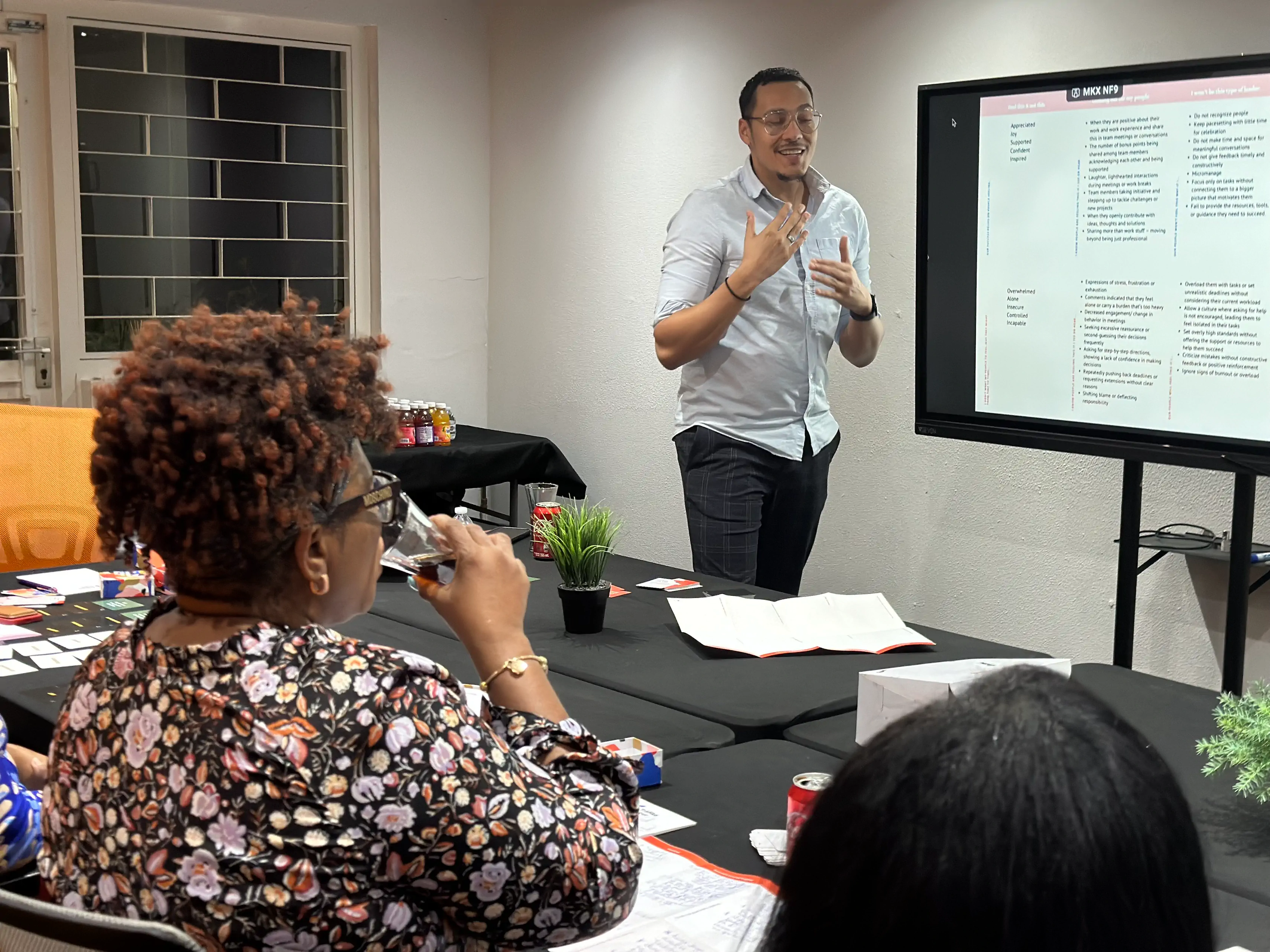 Daniël Corsen Jr. facilitating