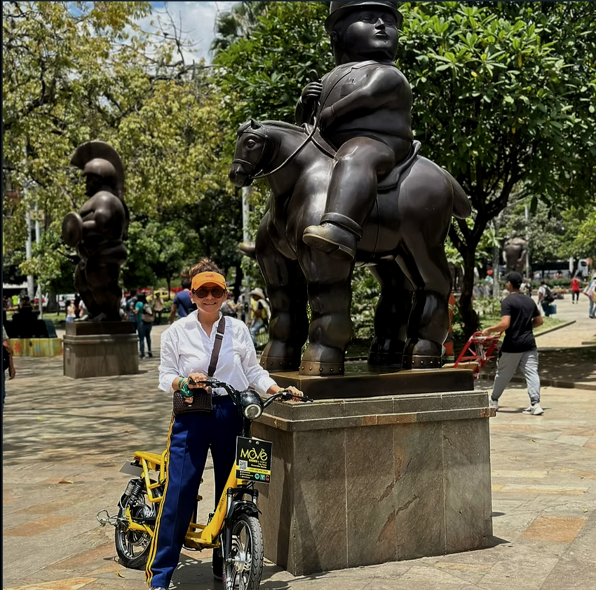 Comuna 13 tour bicicleta eléctrica grafitis Medellín