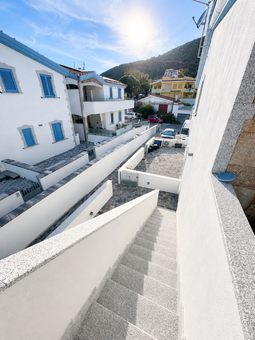 Ingresso Privato & Cortile