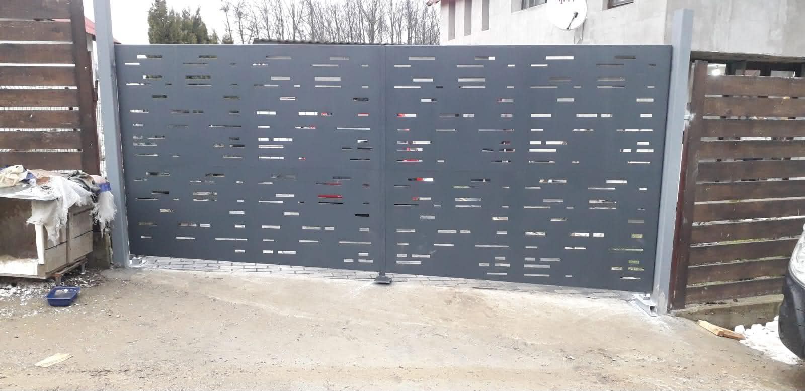 Poartă pietonală CNC - Model Liniar Cromat (EddMa)