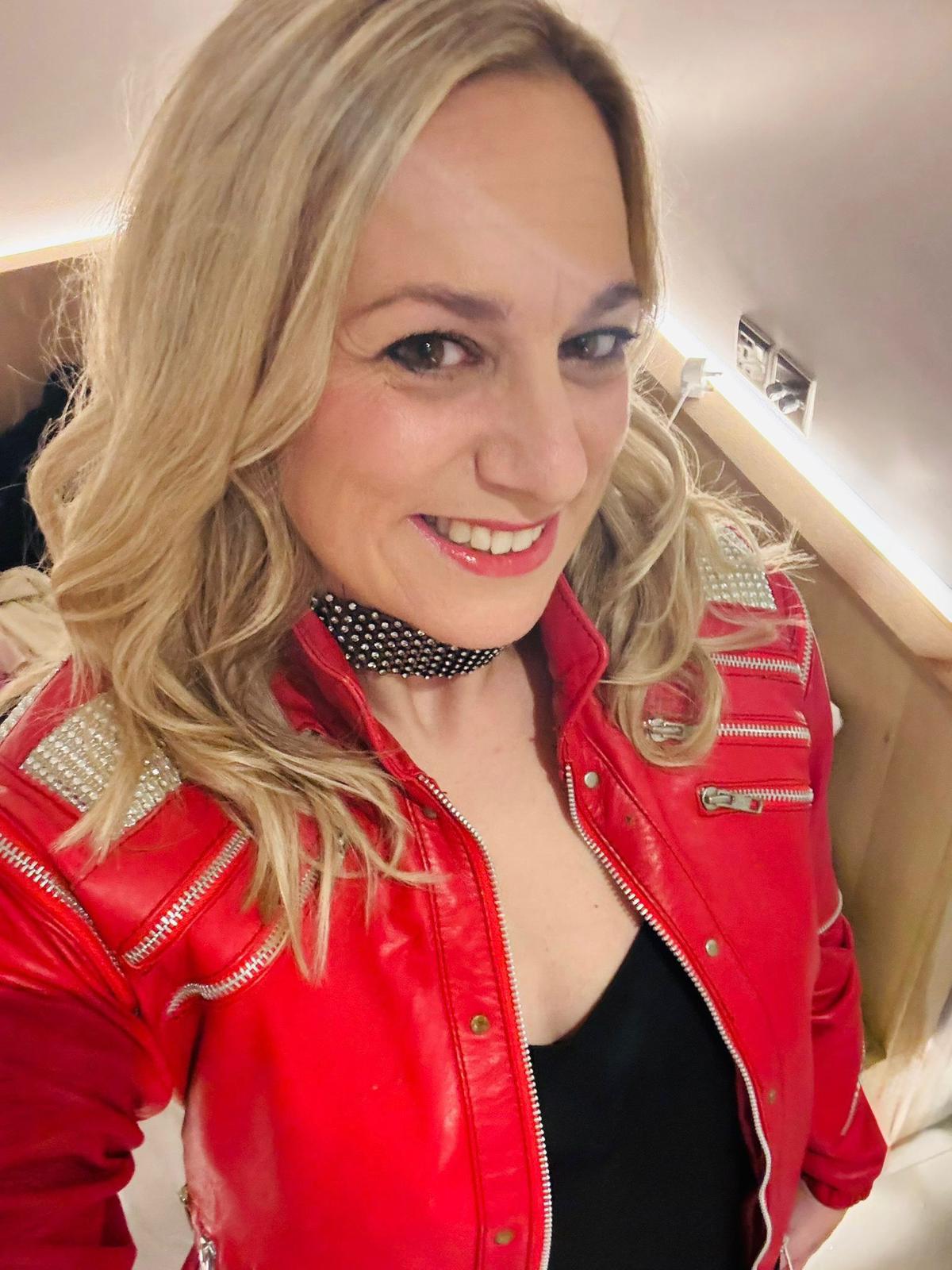 Leanne - PopCrown Michael Jackson fan community founding team member - MJ fan