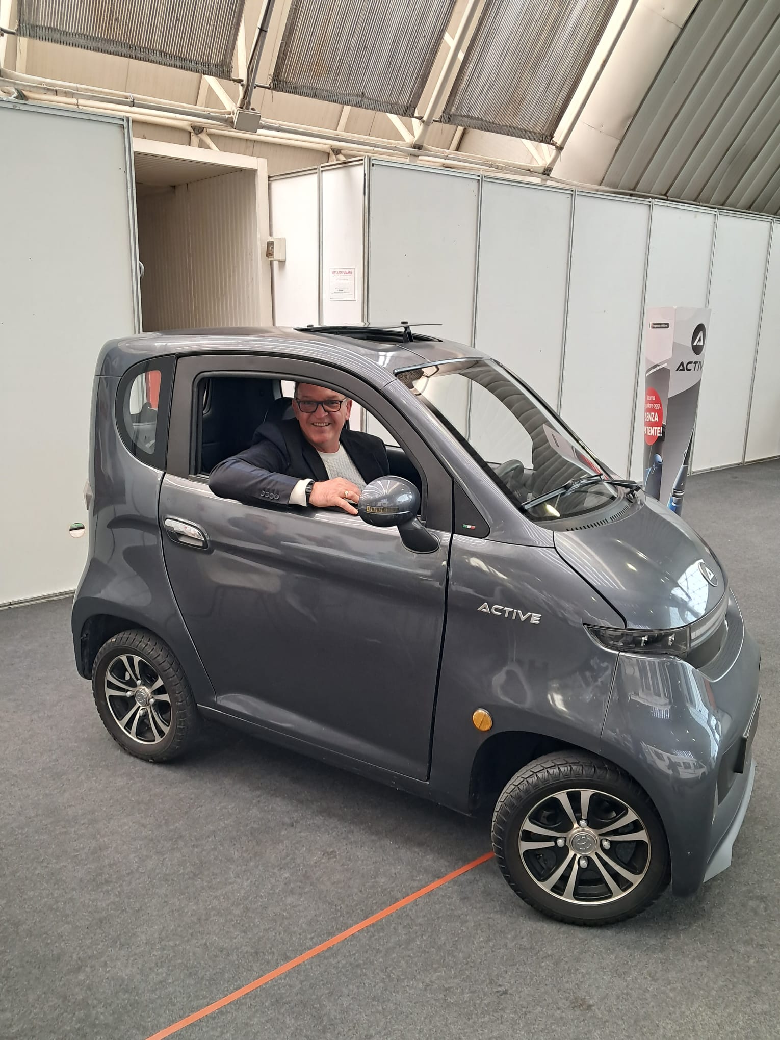 Scooter cabinato Active - guida senza patente Zibido San Giacomo Milano