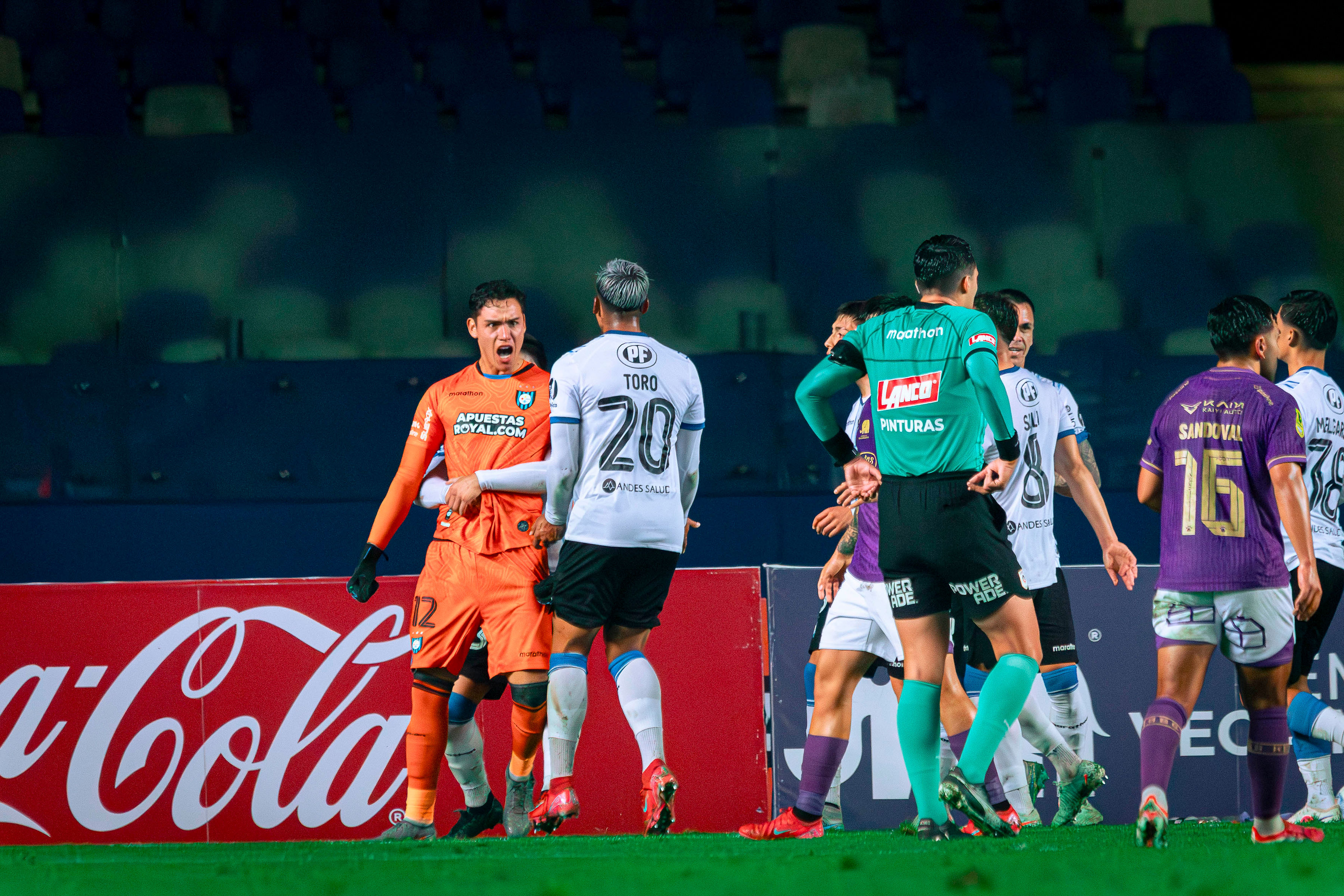 Christian Bravo mostrando liderazgo y carácter en partido - Huachipato