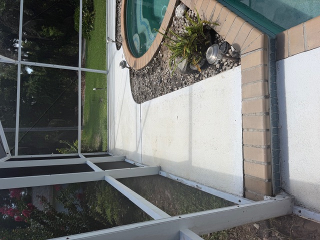 Pool patio and screen enclosure pressure washing before and after cleaning