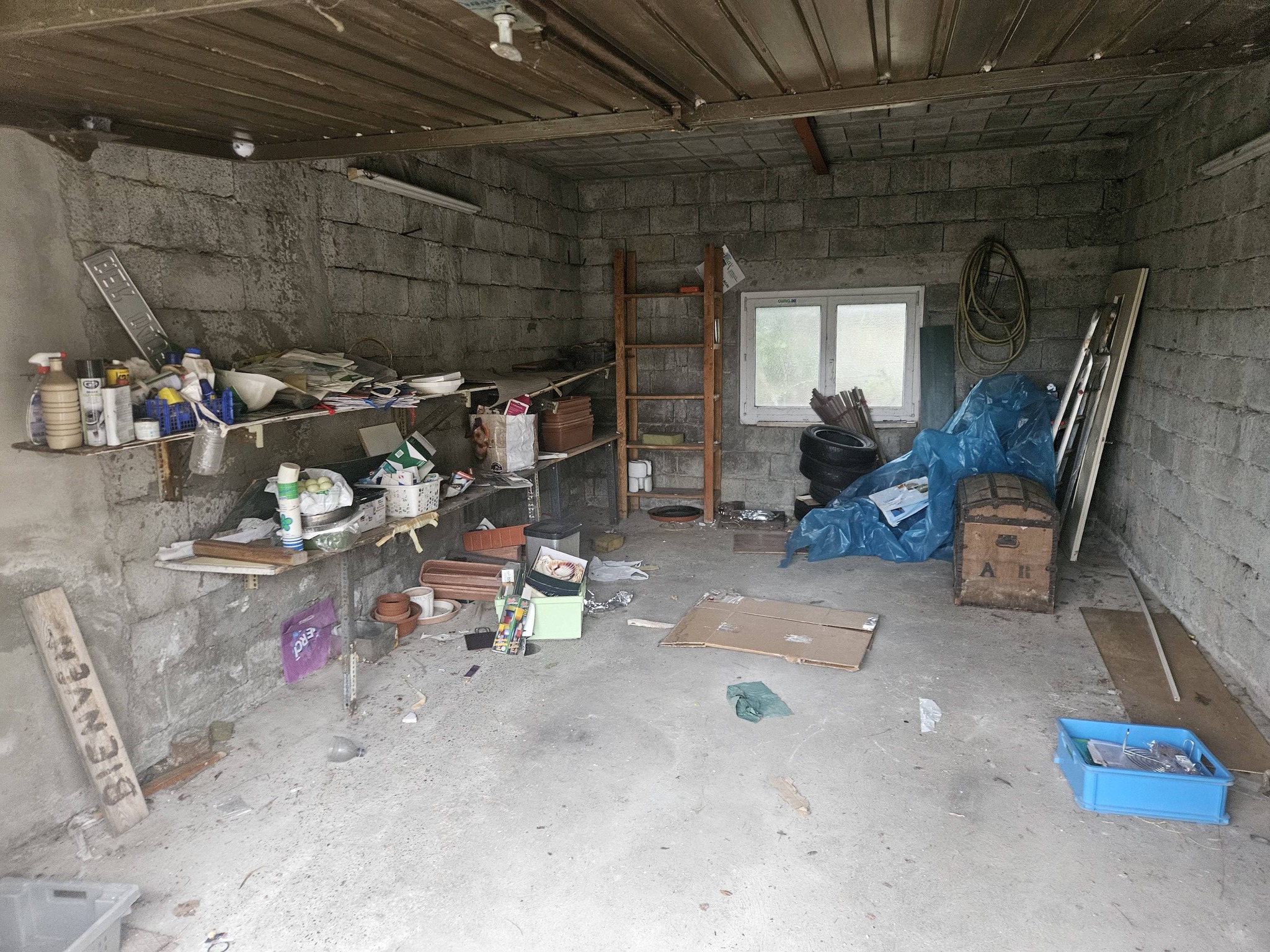 Débarras de garage avant