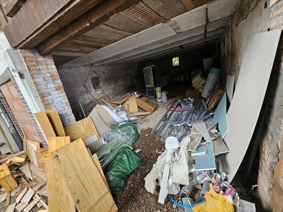 Remise au propre d’un espace encombré avant