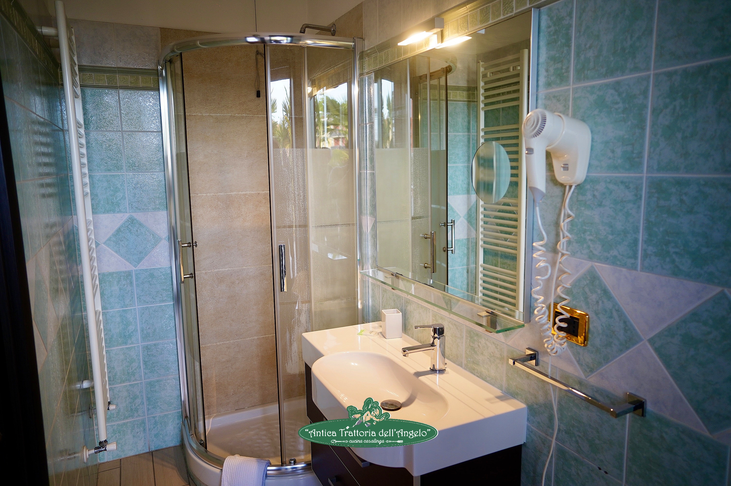Camera singola — bagno con doccia