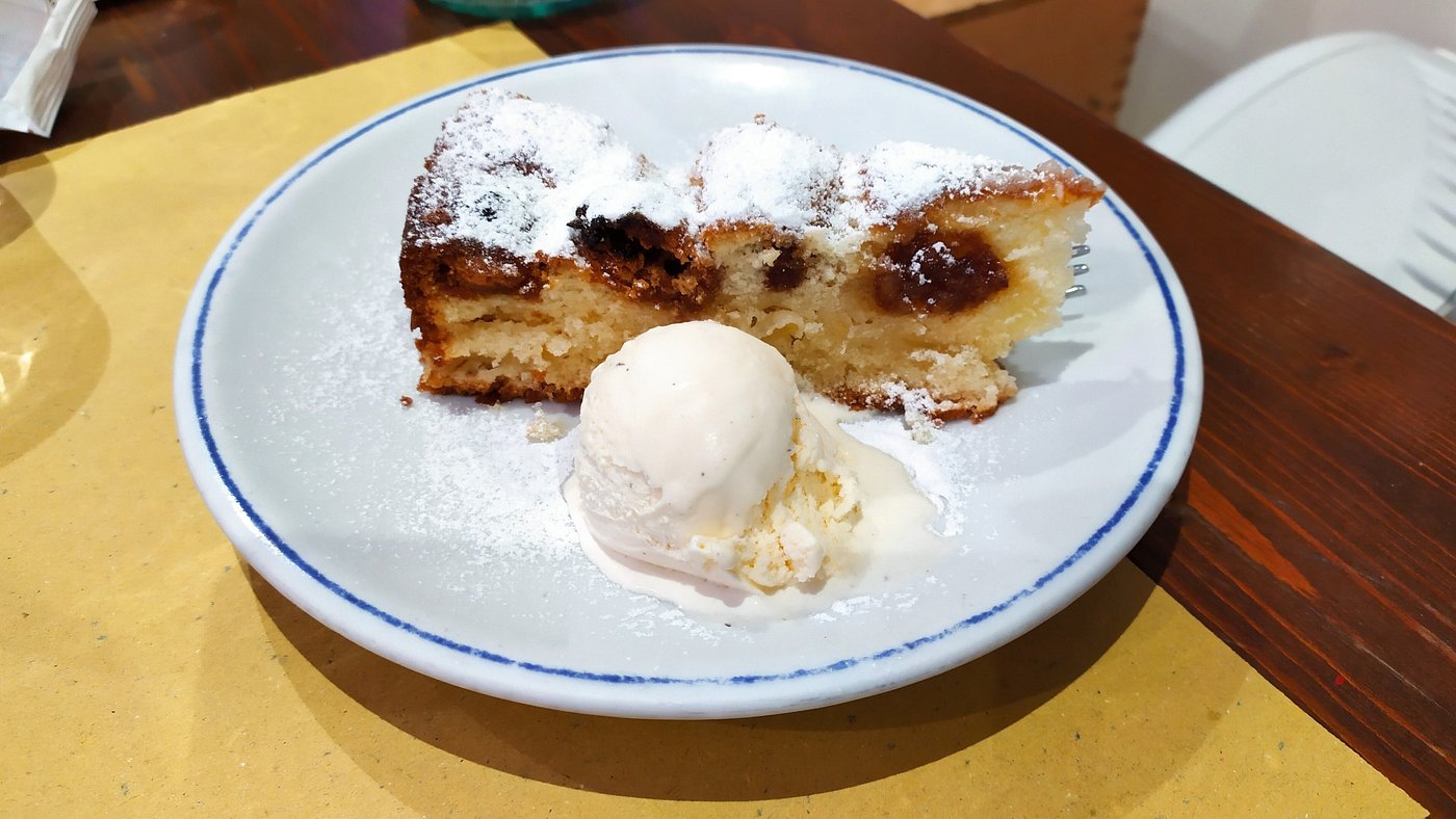 Torta della casa con gelato