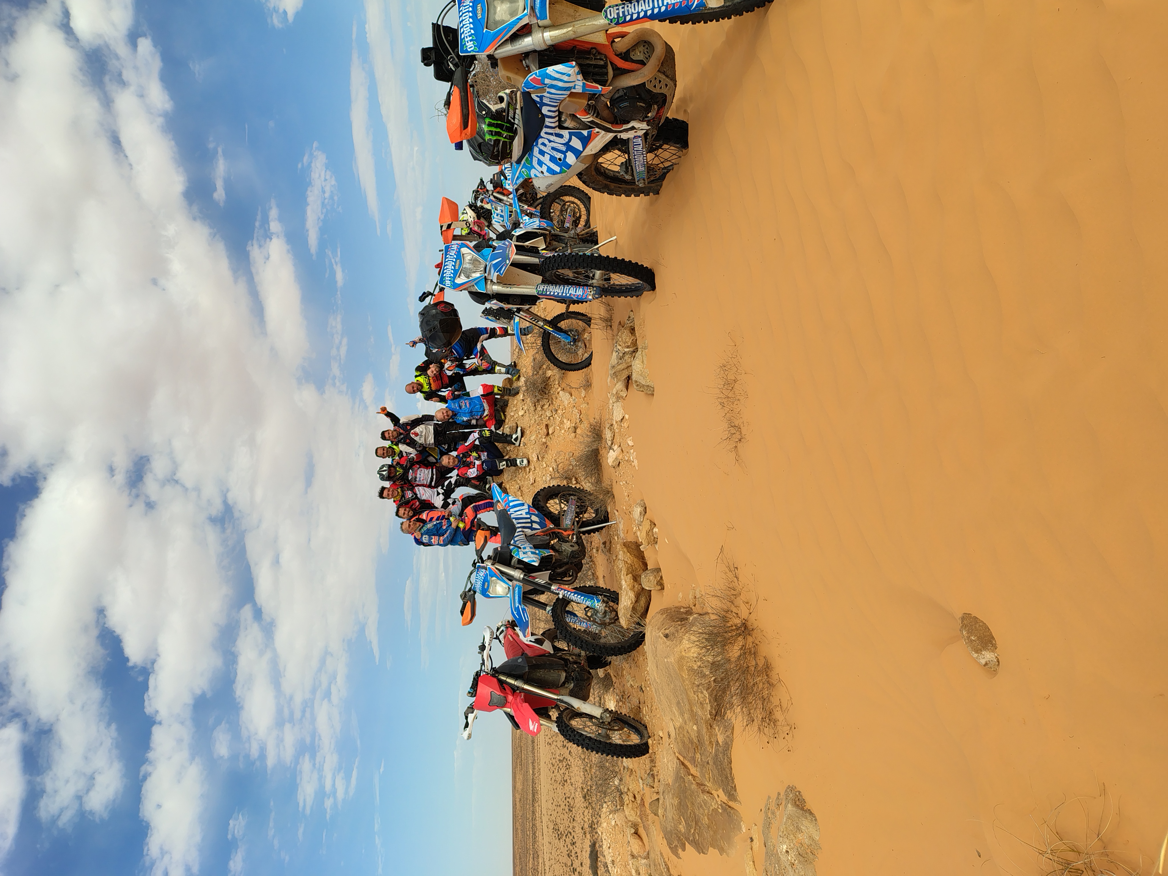 Gruppo nel deserto