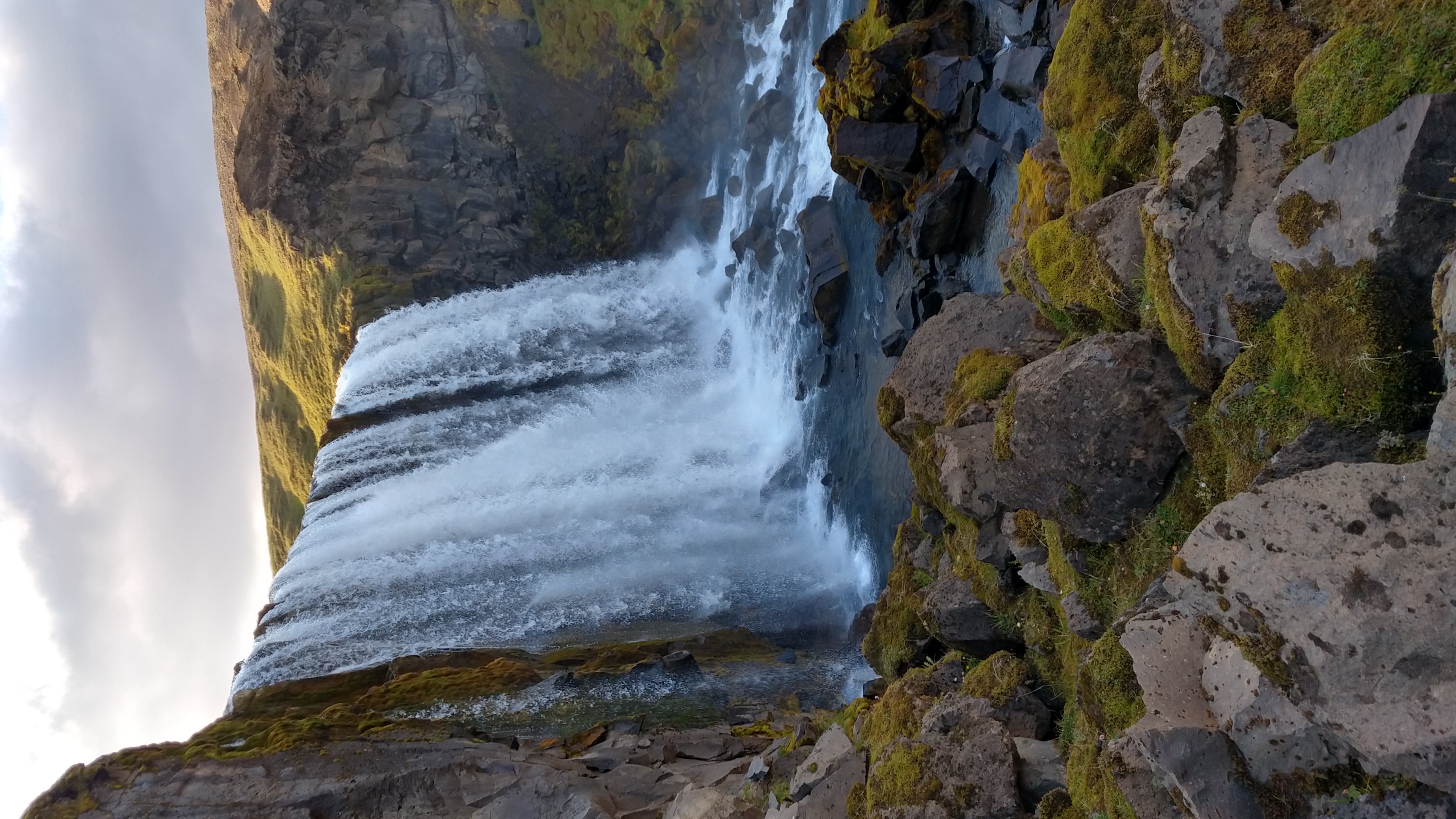 Cascata con muschio
