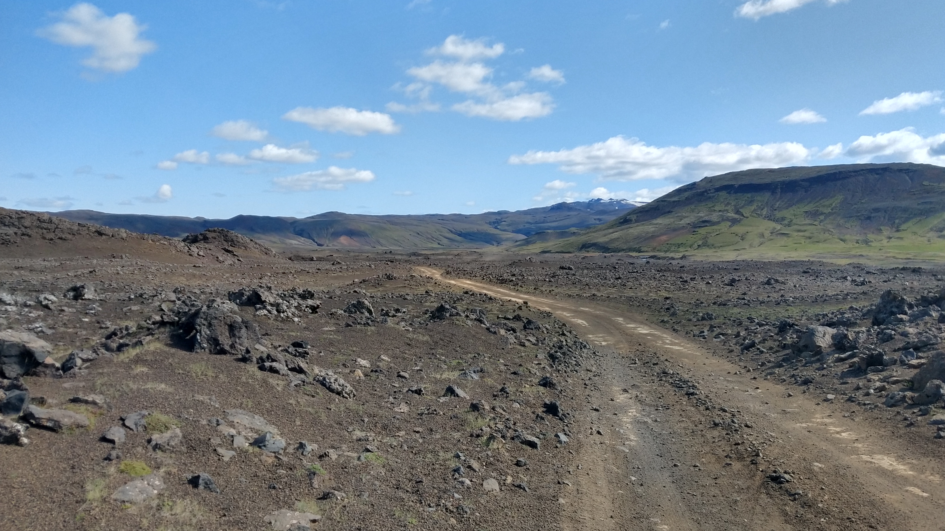 Trail nel deserto di lava