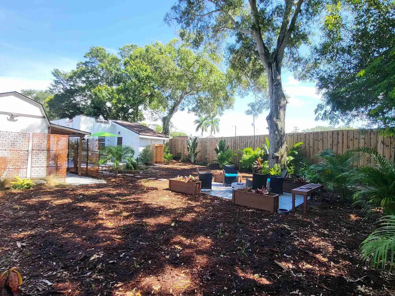 Jennifer's Fully Fenced Yard