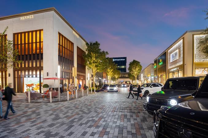 Luxury Retail Plaza