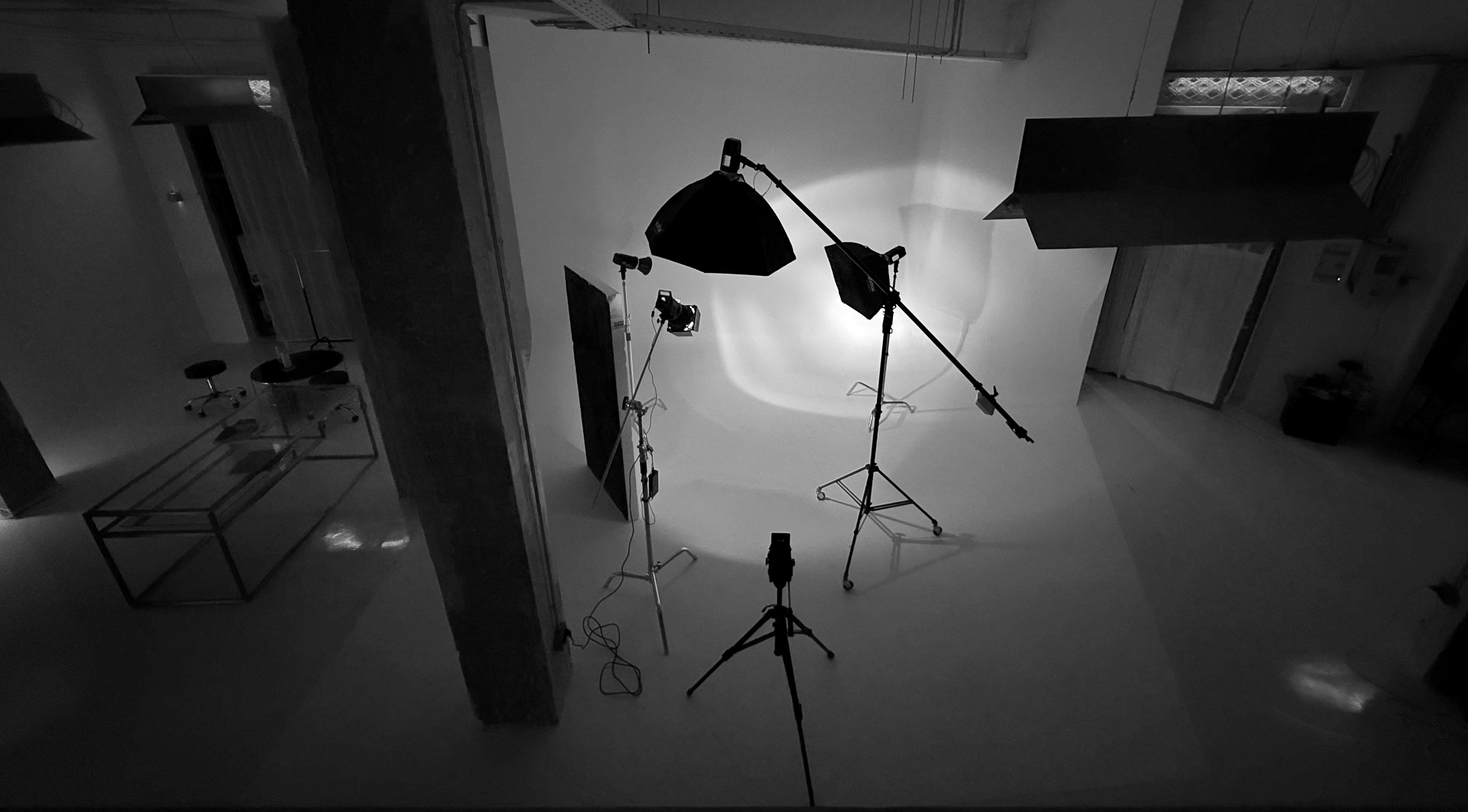 SO studio cyclorama with lighting setup