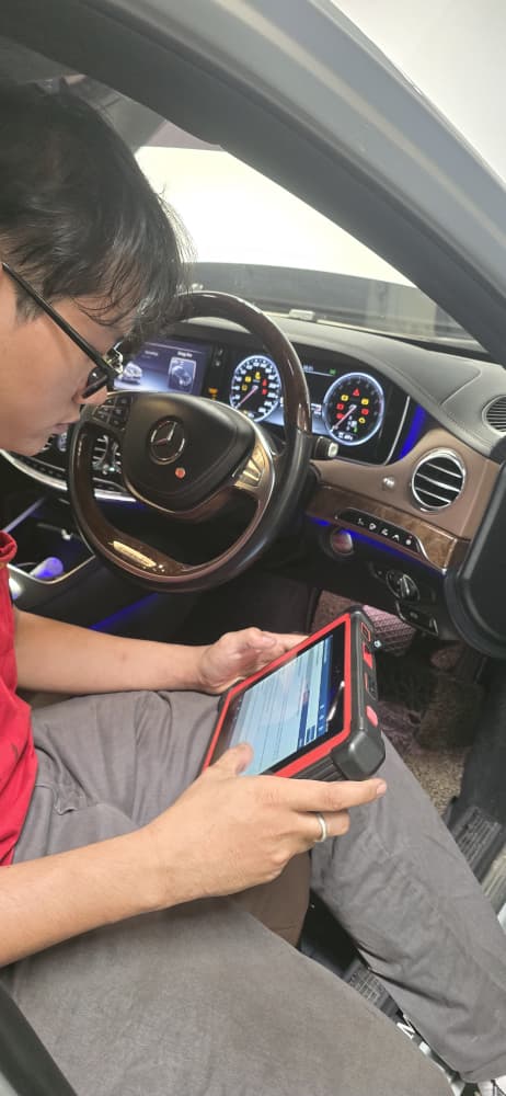 Advanced diagnostics on Mercedes-Benz