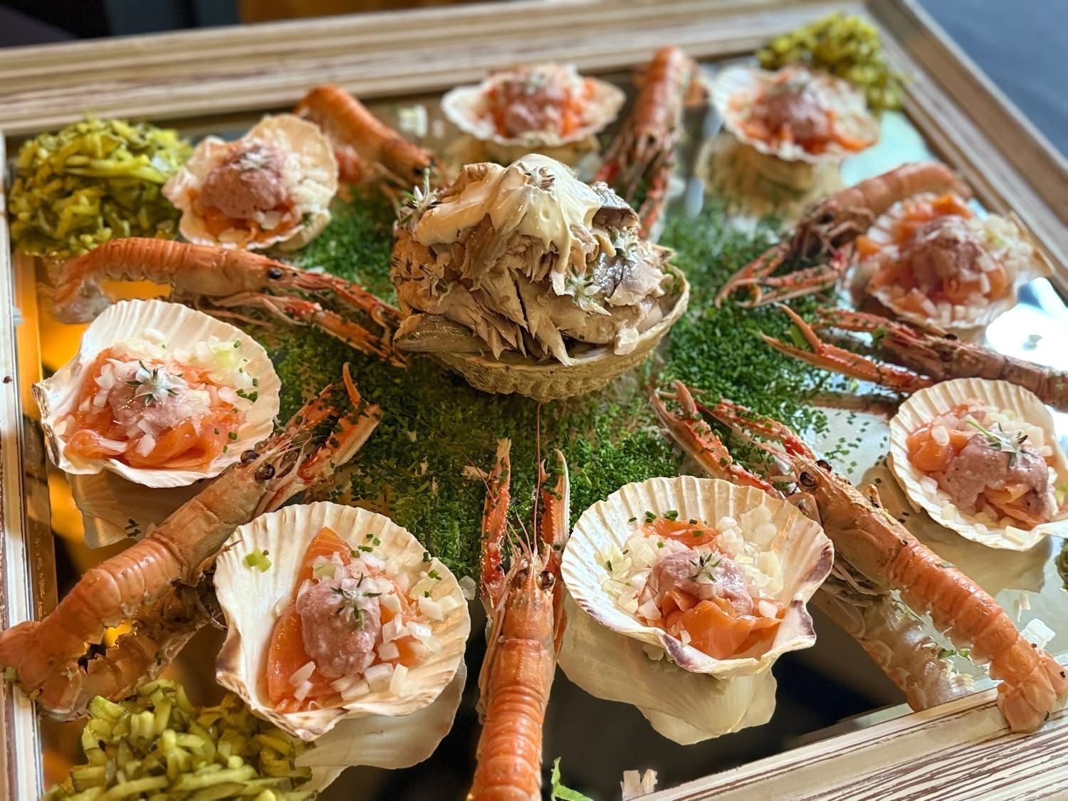 Visschotel met langoustines en zalm