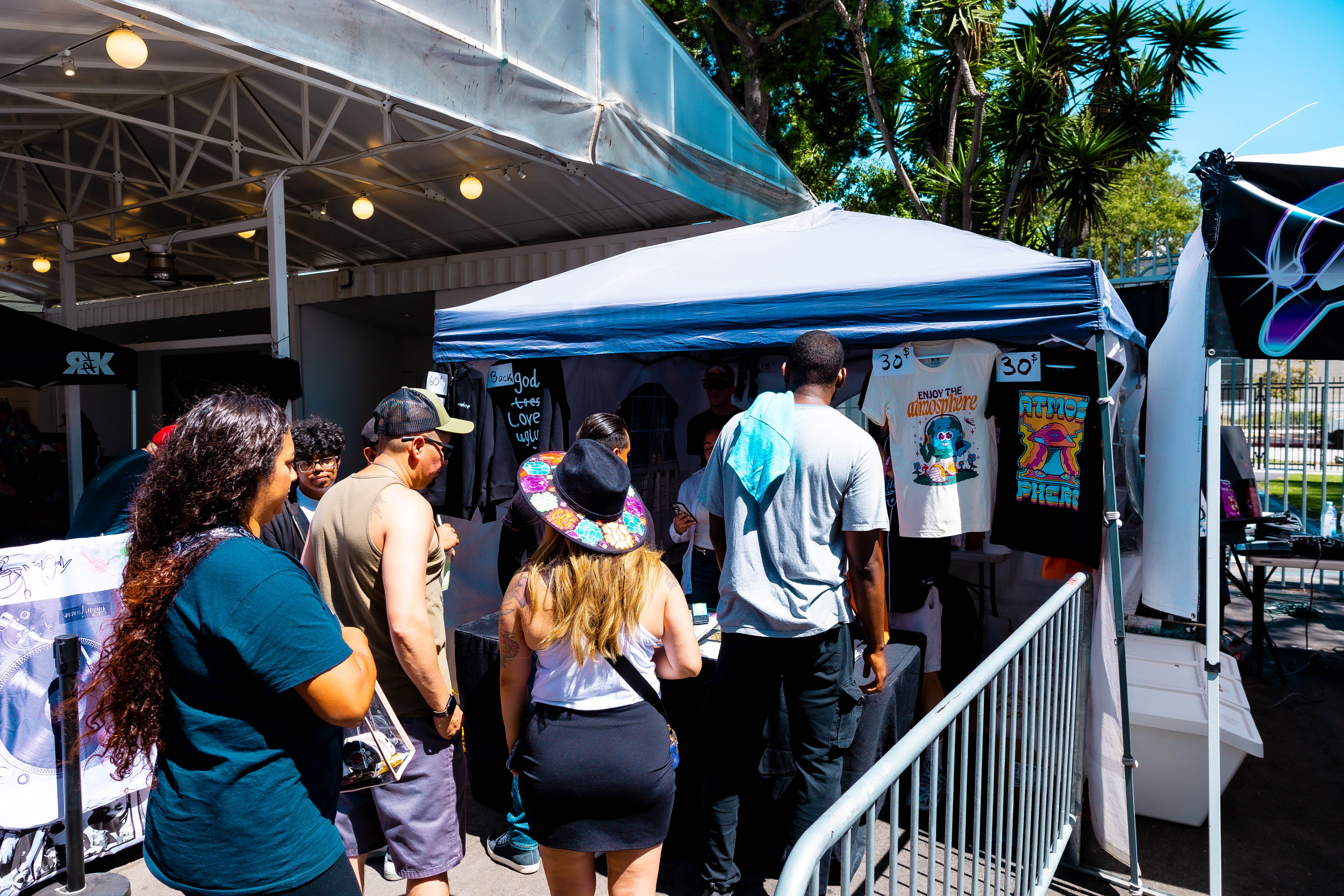 Merch Booths,
Fully Managed