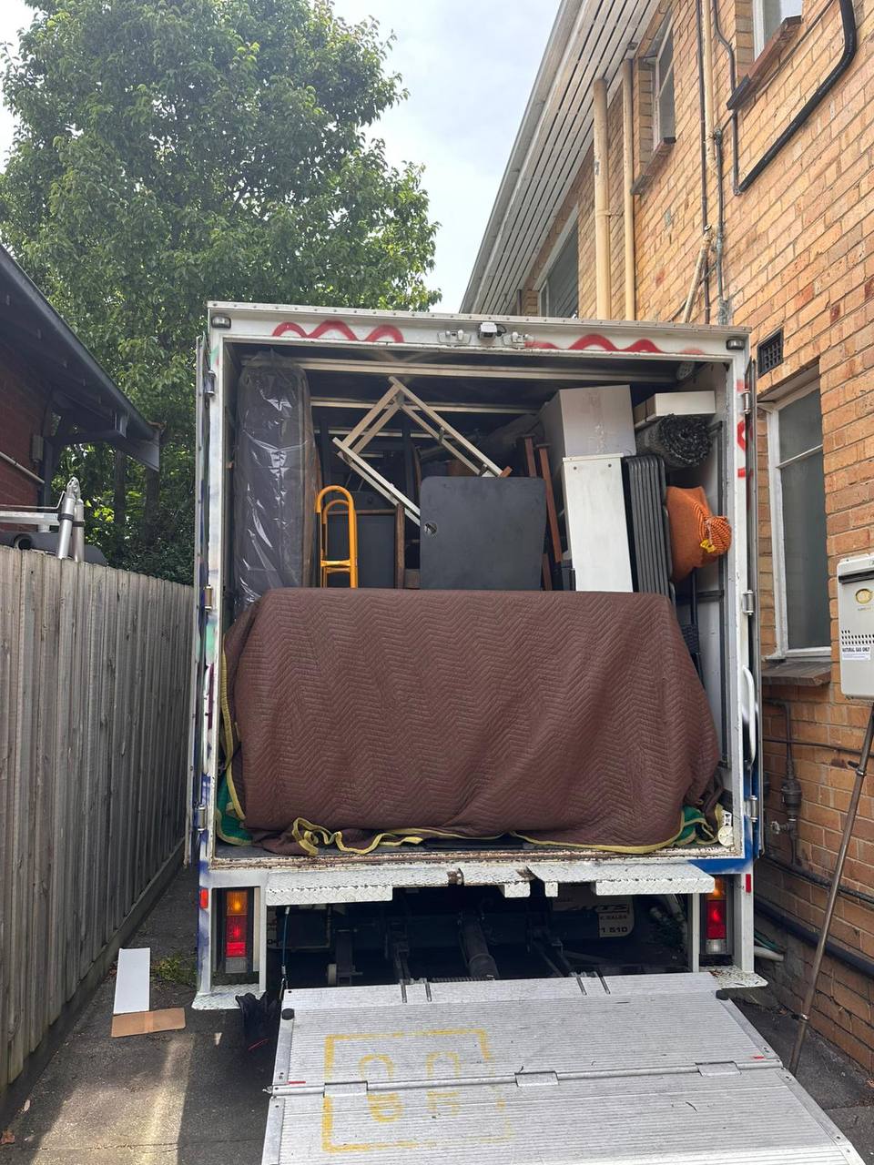 Thrifty Move truck loaded for a Melbourne move