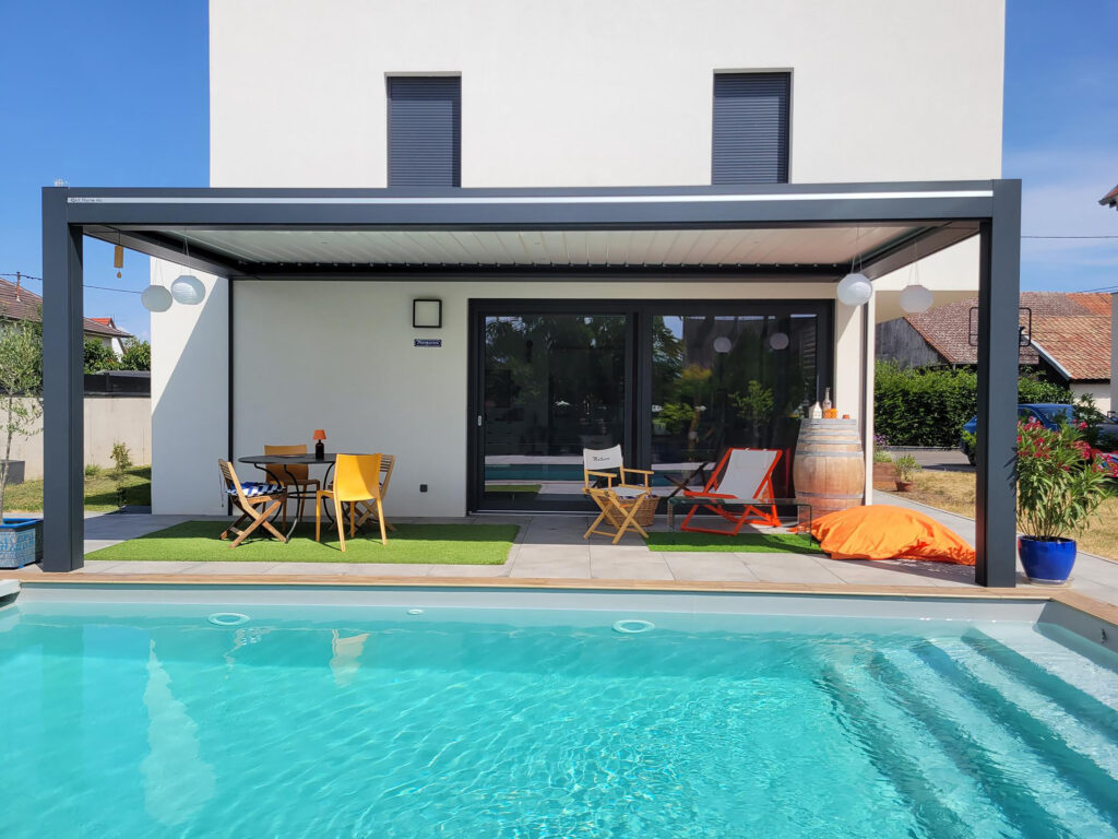 Réalisation HB&C : pergola bioclimatique et piscine