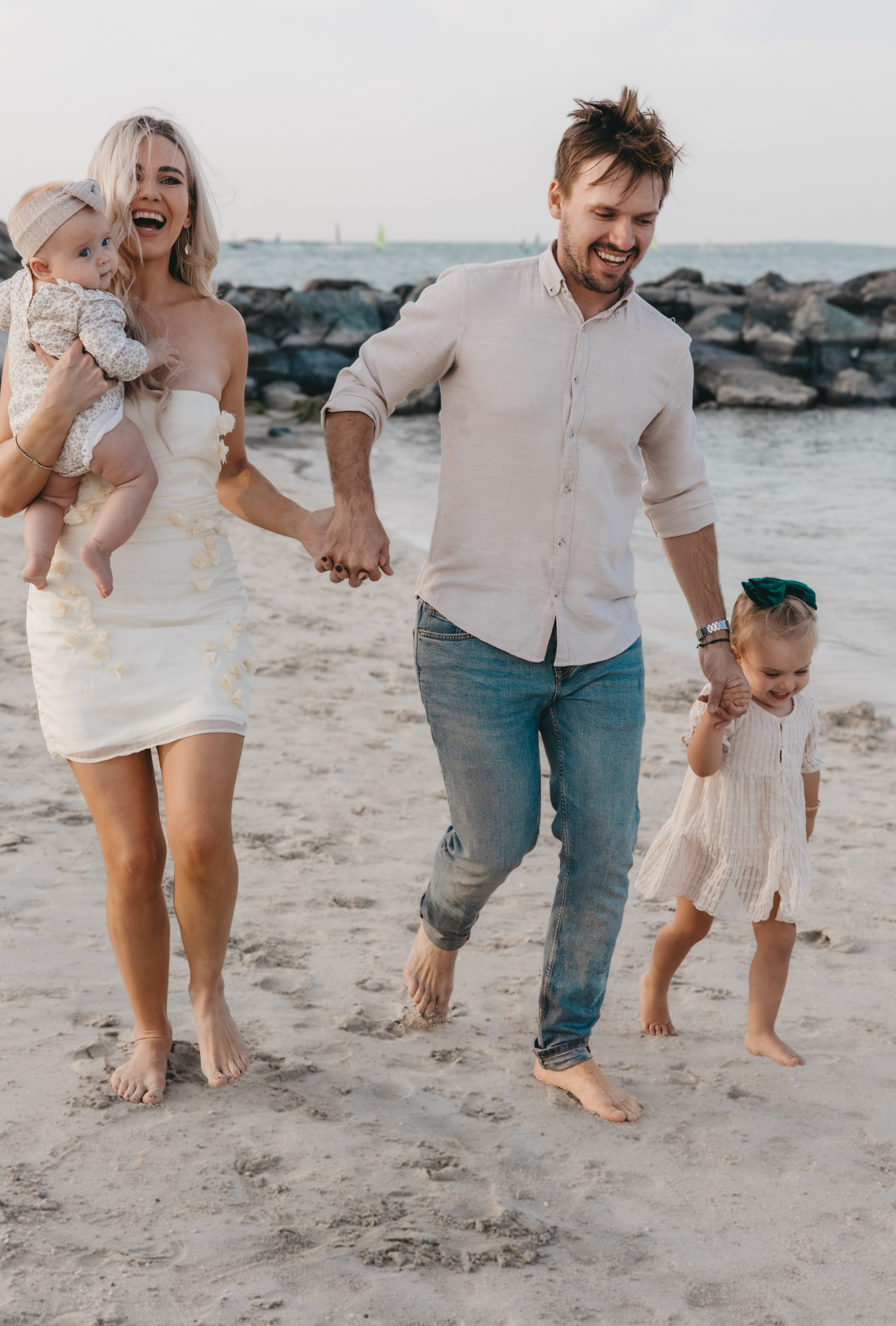 Joyful Beach Moments – Families photography in Dubai by Elina K.