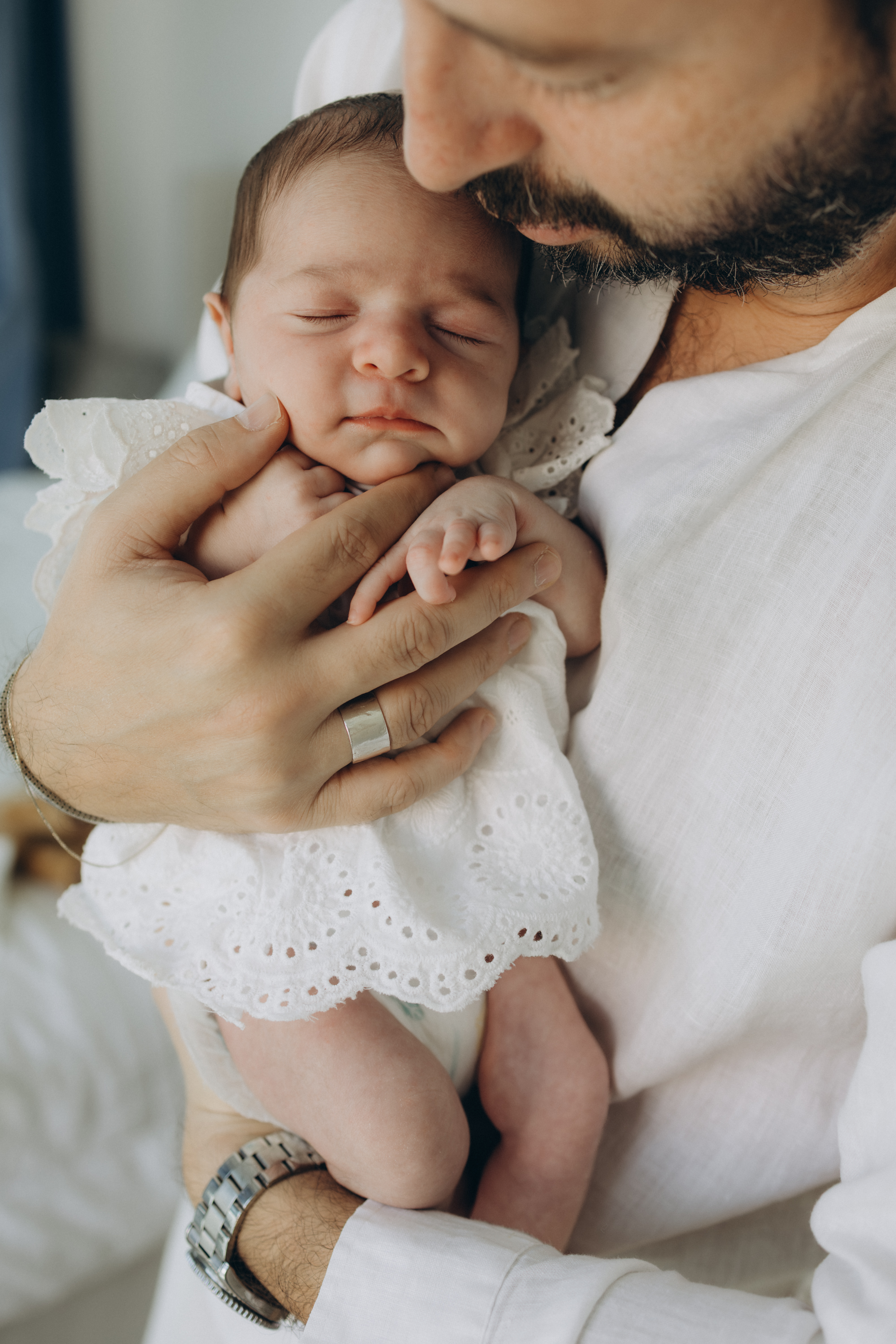 Newborn with Father – Newborns photography in Dubai by Elina K.