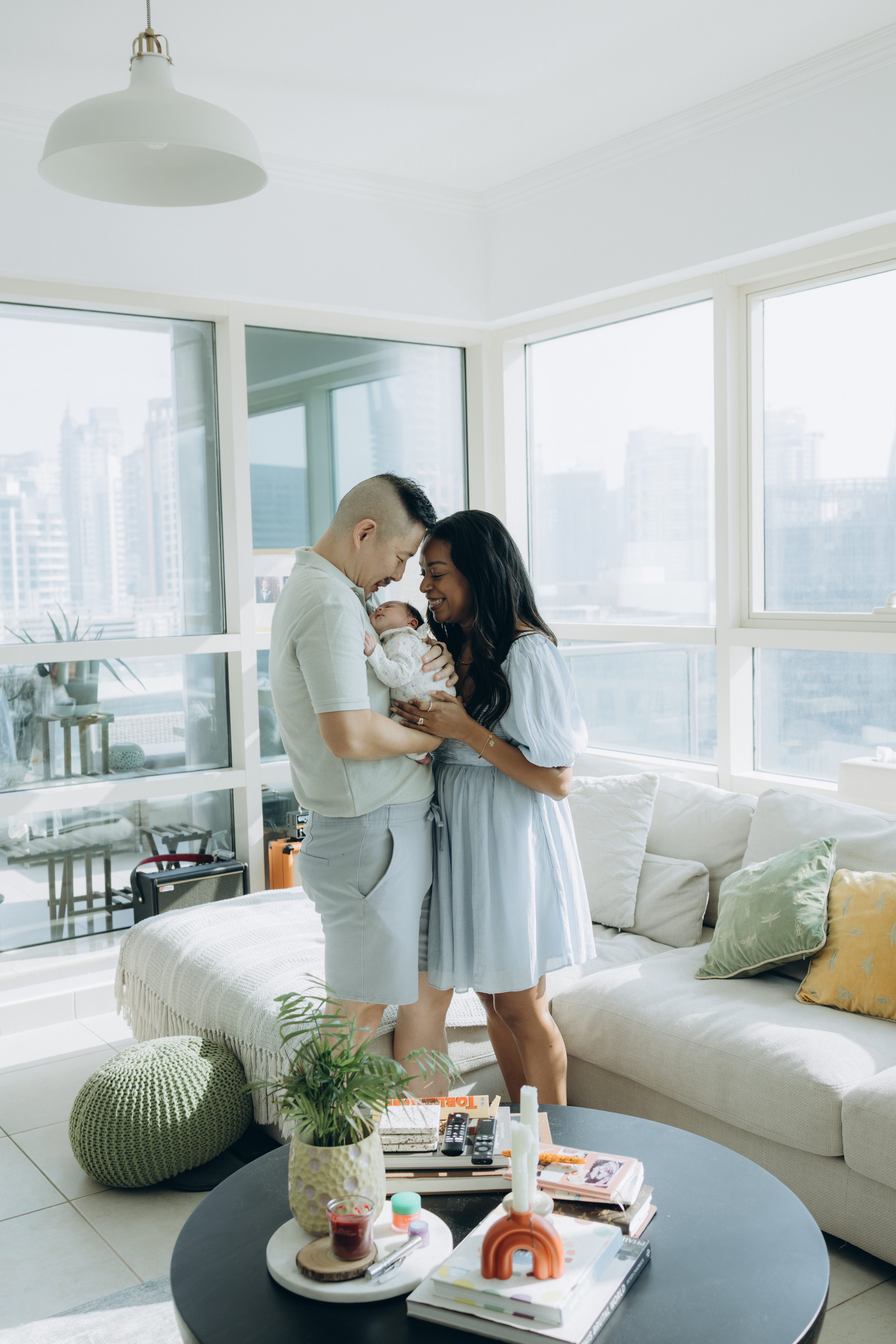 Family Love in Home – Newborns photography in Dubai by Elina K.