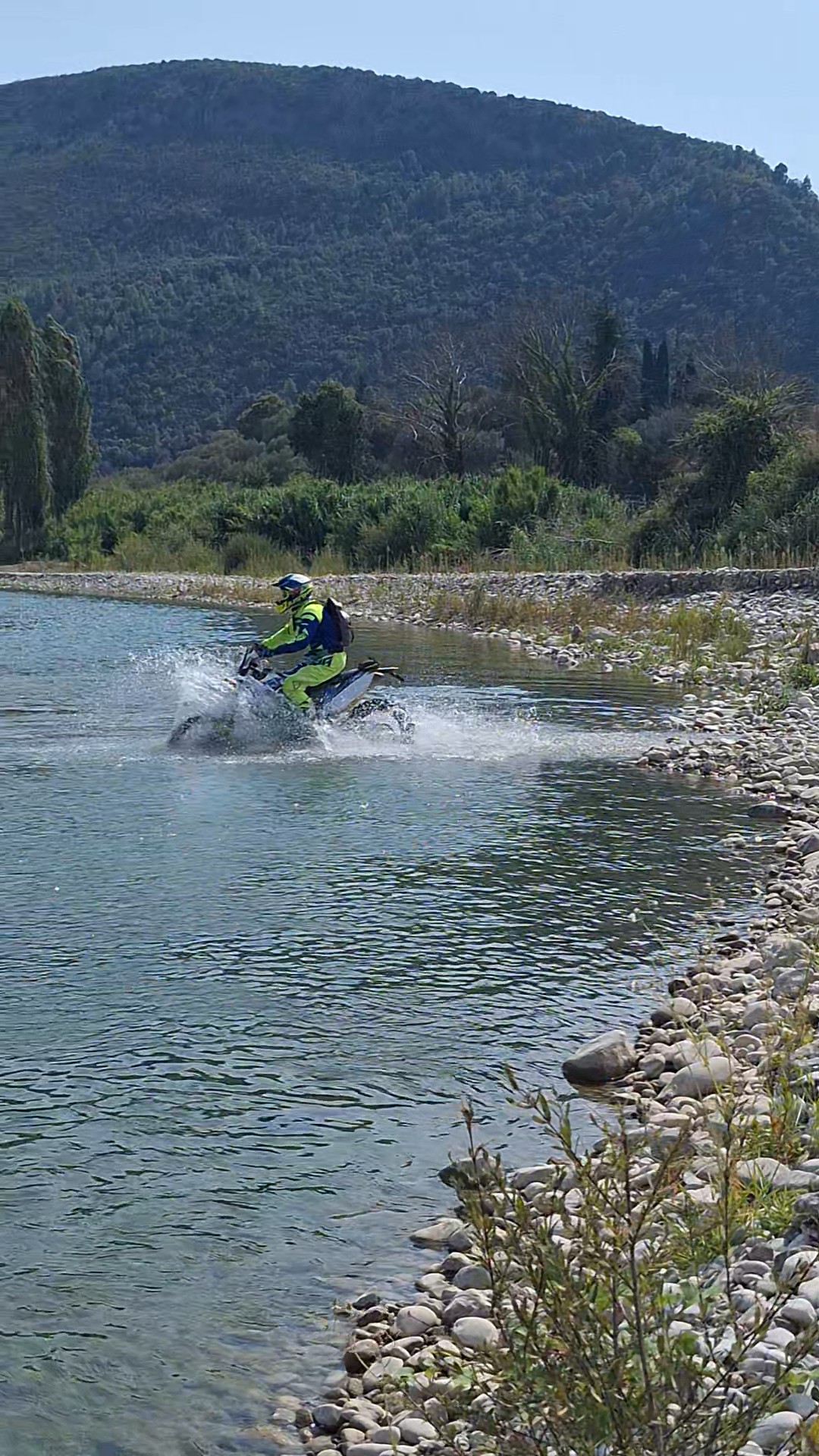 Guado nel fiume