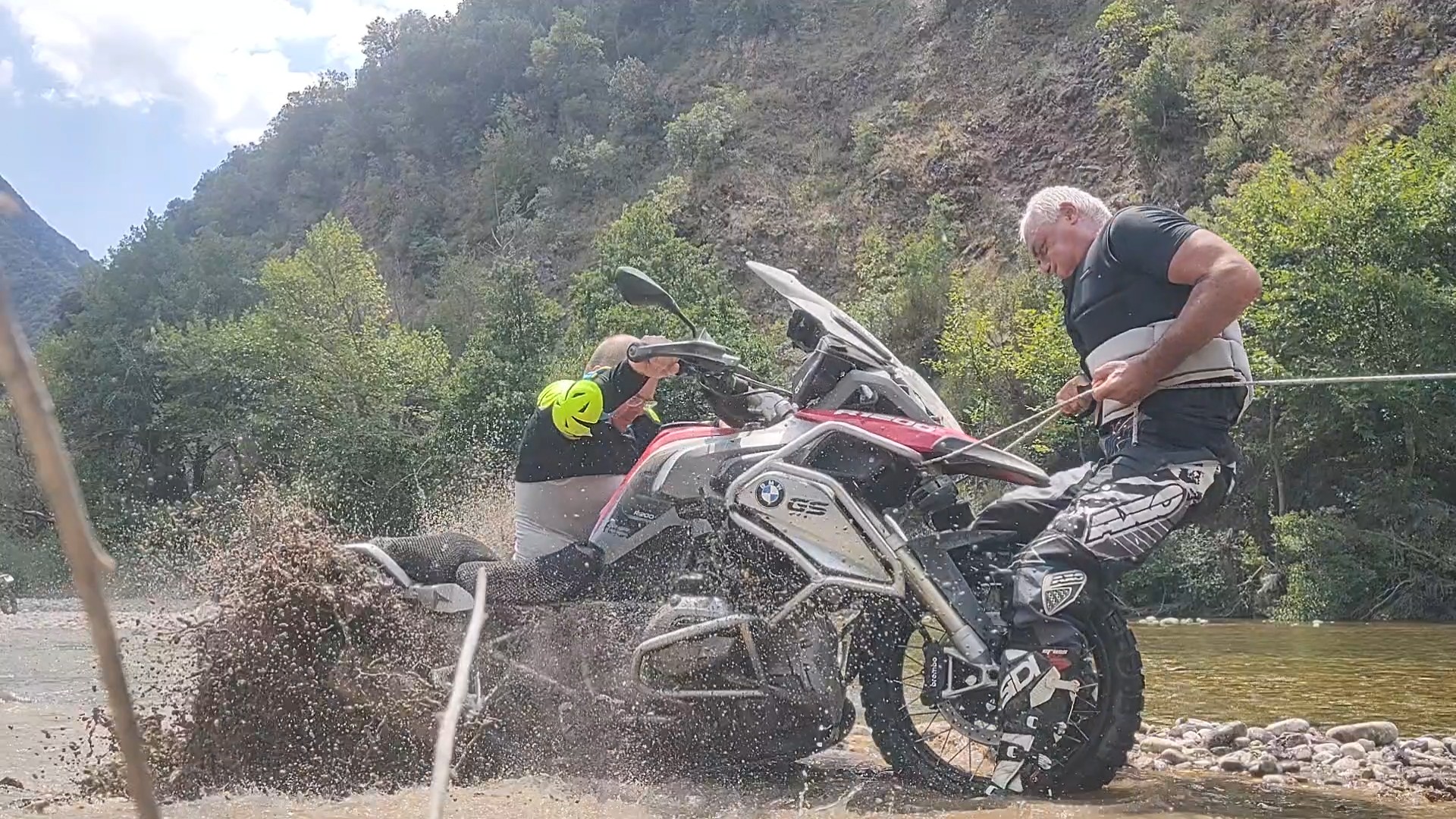 BMW GS nel canyon