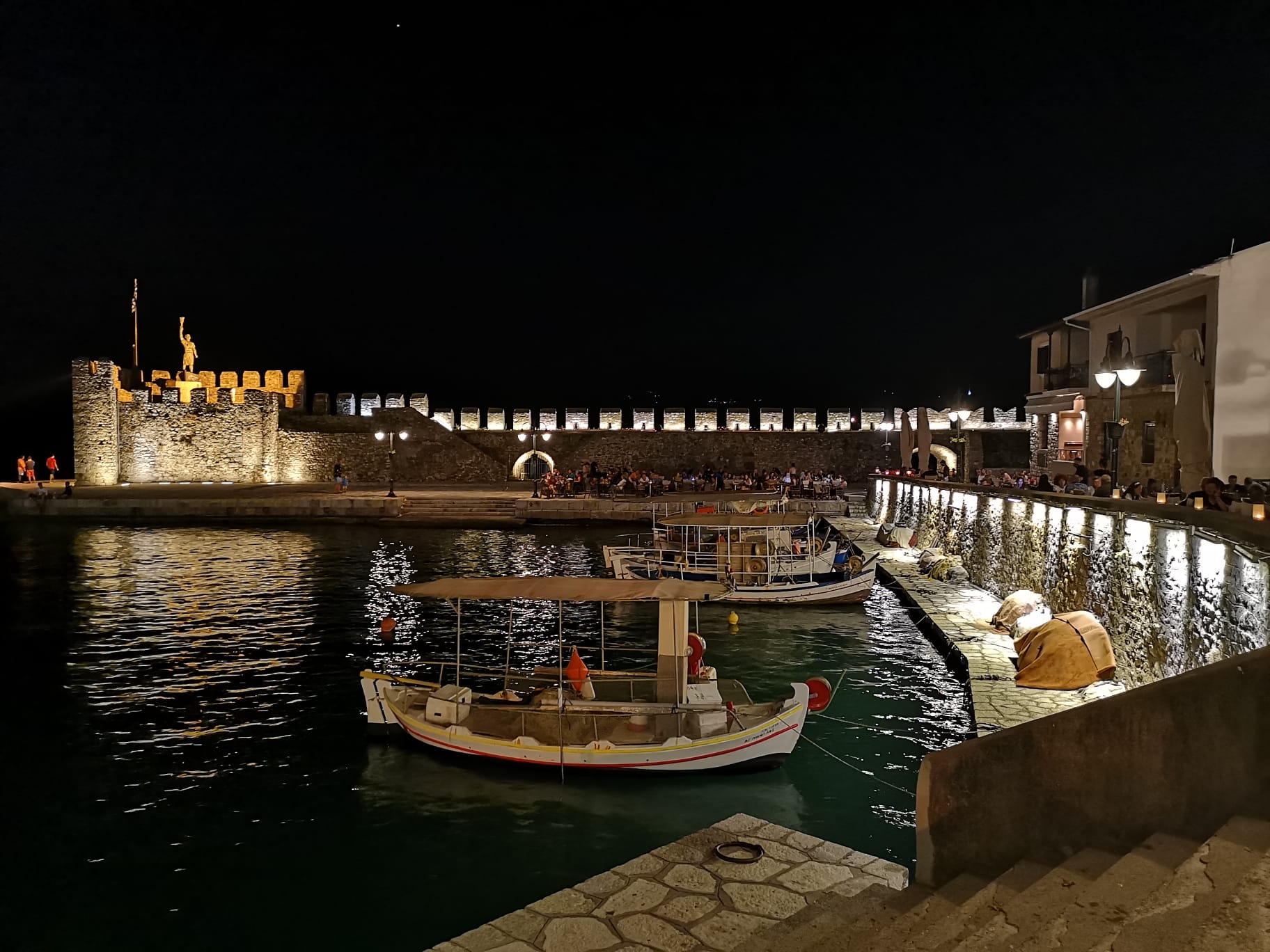 Porto Nafpaktos di notte