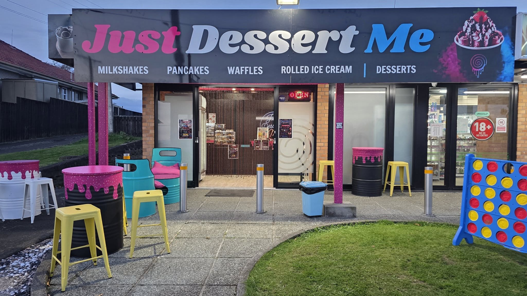 Just Dessert Me storefront