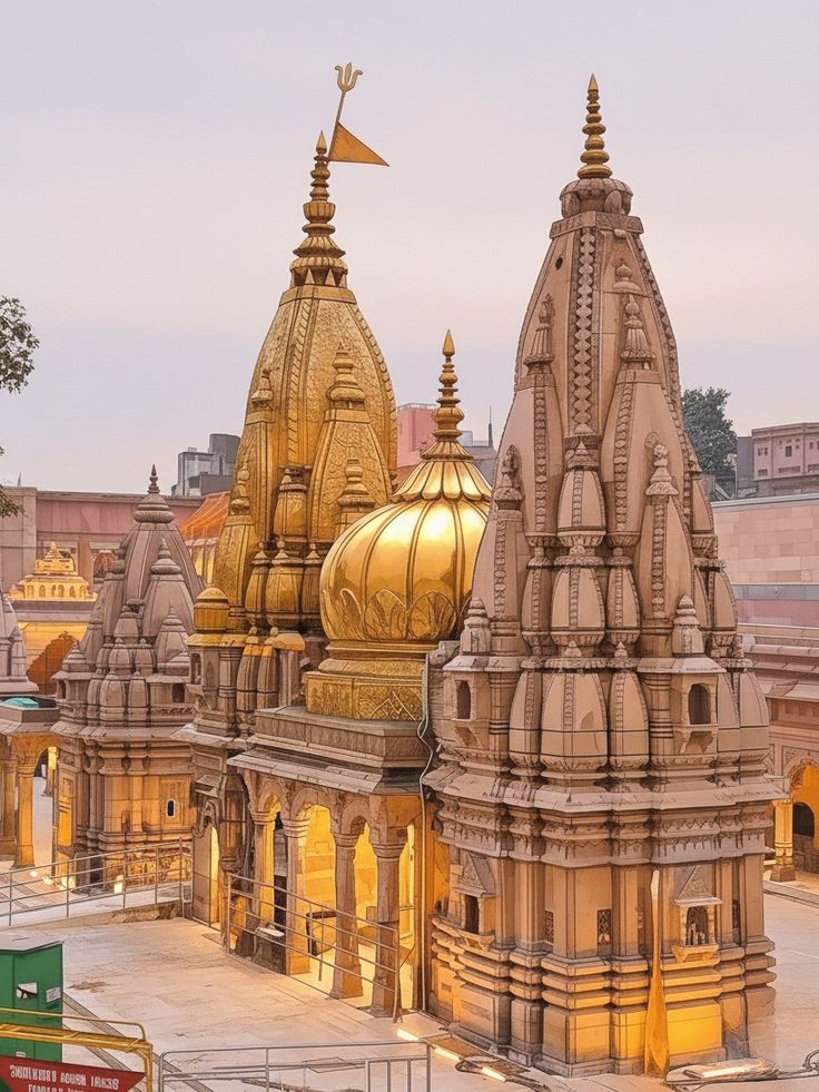 Kashi Vishwanath Jyotirlinga Temple Uttar Pradesh - darshan timings, travel guide, pooja booking