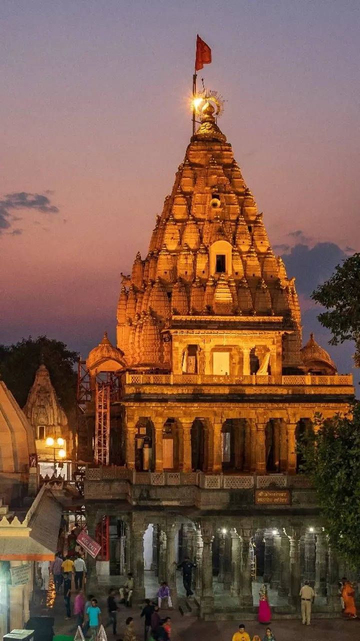 Mahakaleshwar Jyotirlinga Temple Madhya Pradesh - darshan timings, travel guide, pooja booking