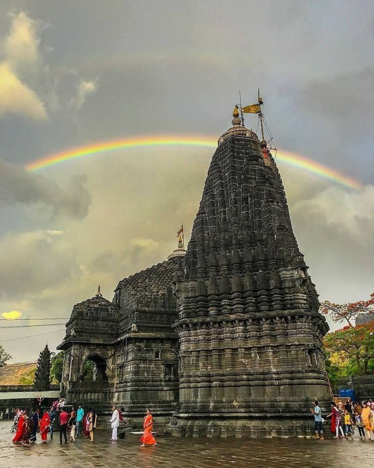 Trimbakeshwar Jyotirlinga Temple Maharashtra - darshan timings, travel guide, pooja booking