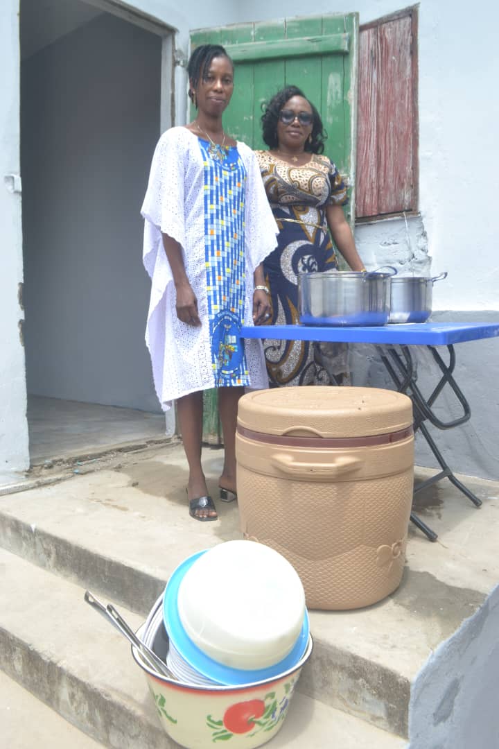 Service du repas aux bénéficiaires
