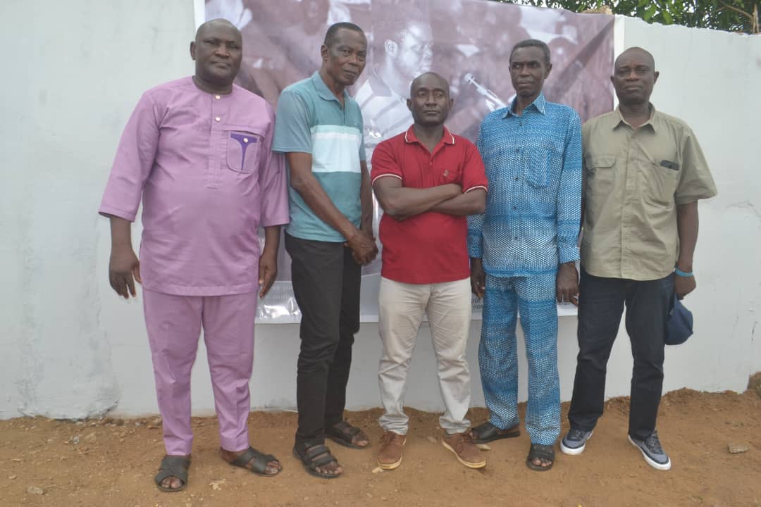 Les 5 Membres d'Honneur de SAFUAYE-TOGO posant ensemble