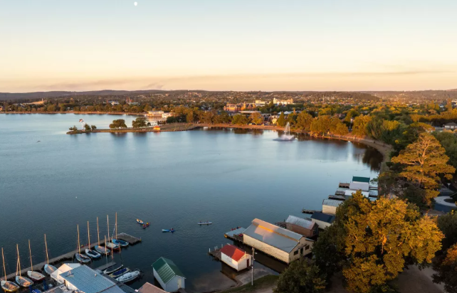 Lake Wendouree foreshore
