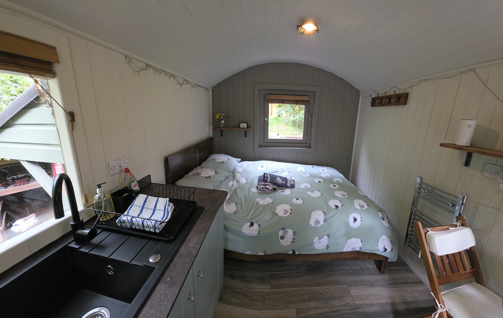 Shepherd's Hut at Dutton Locks — Cheshire holiday cottage photo 6