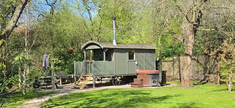 Shepherd's Hut at Dutton Locks — Shepherd's Hut · River Island, Cheshire holiday let
