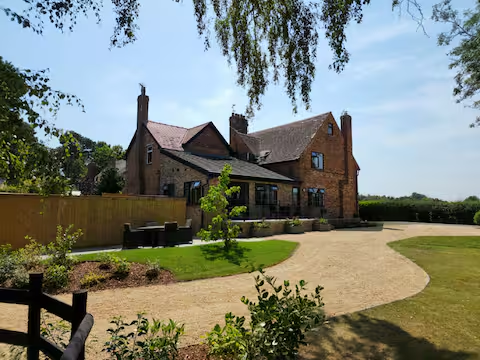 2 Bedroom Cottage at Oakmere — Lakeside Cottage · Oakmere, Cheshire holiday let