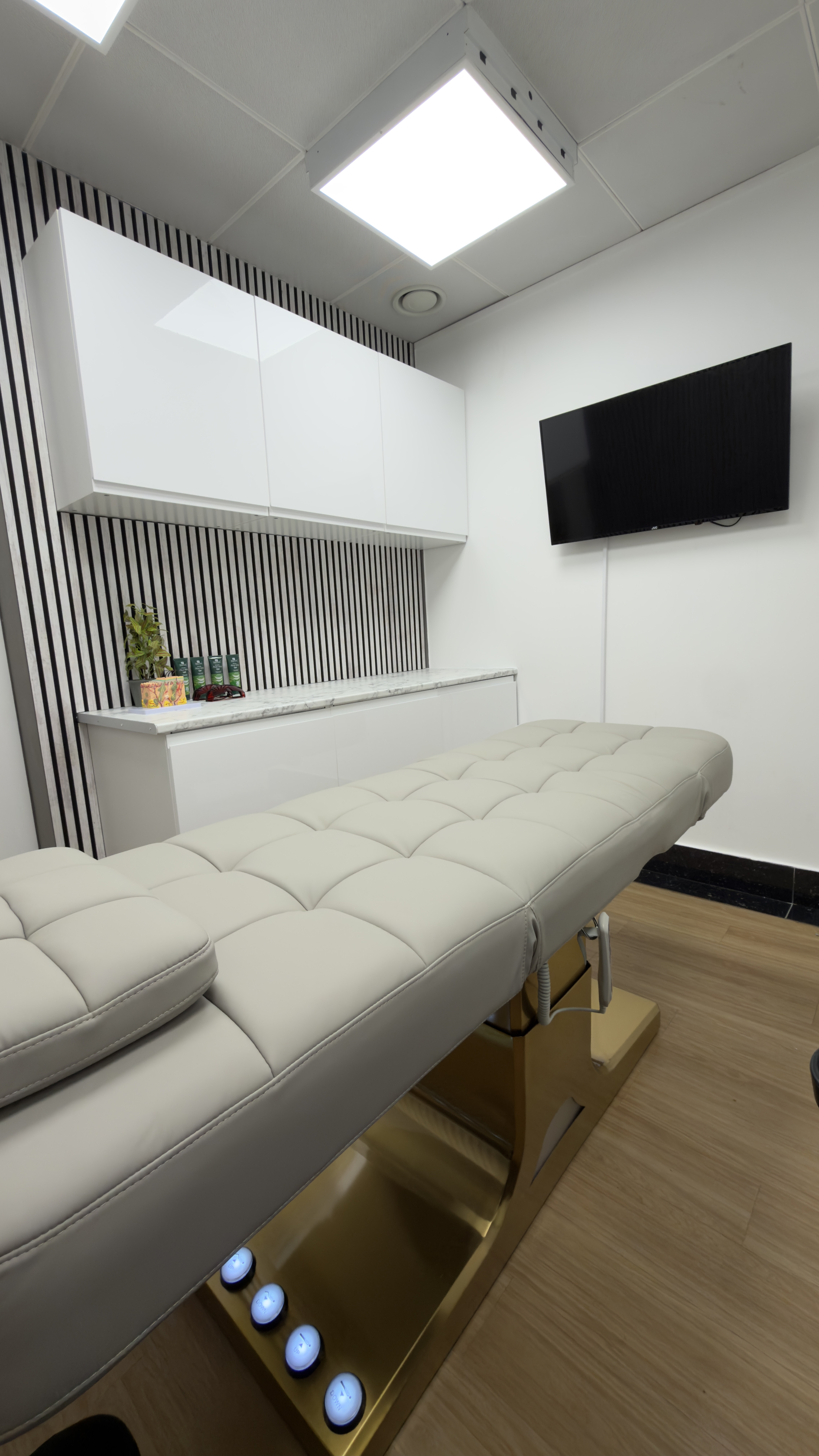 Treatment bed