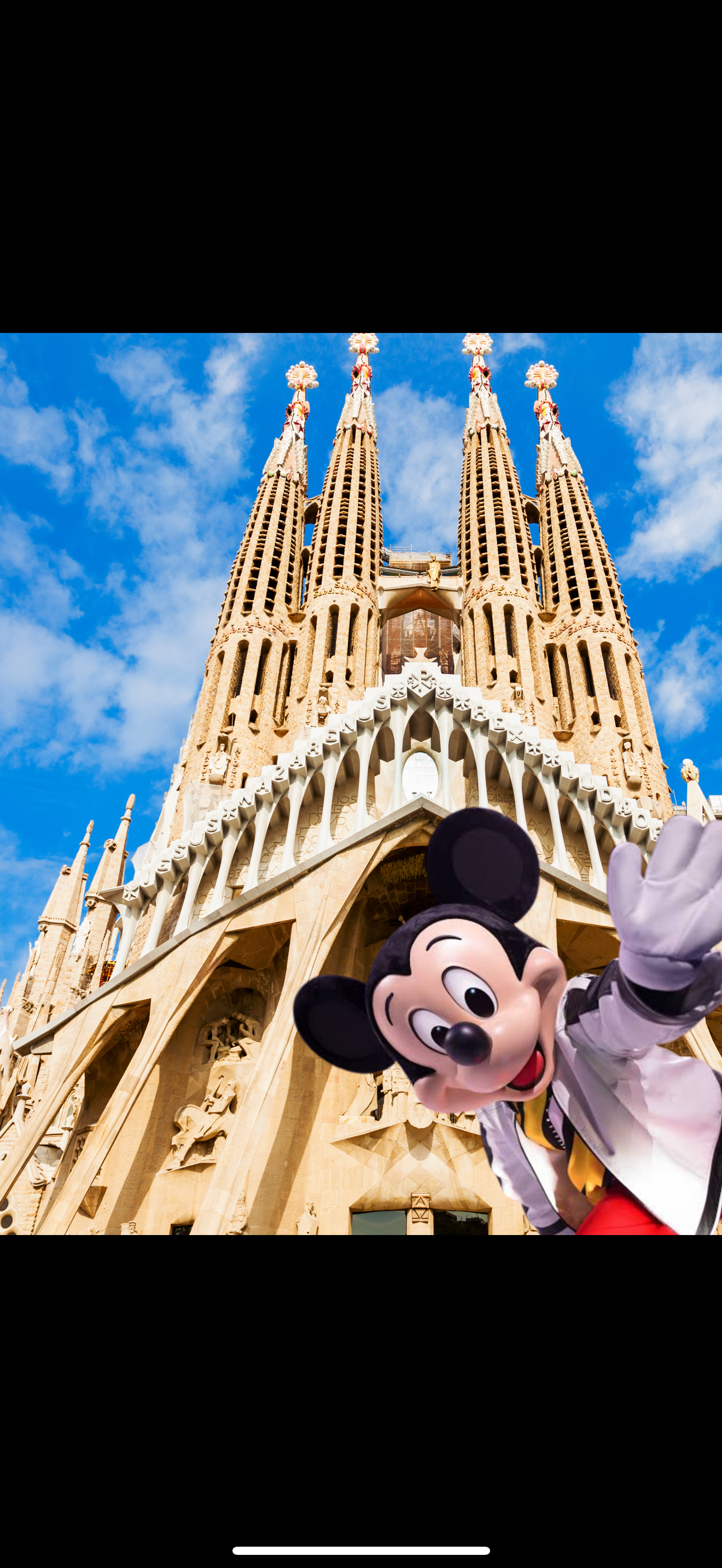 Mickey Mouse sobre el suelo de panot de Barcelona